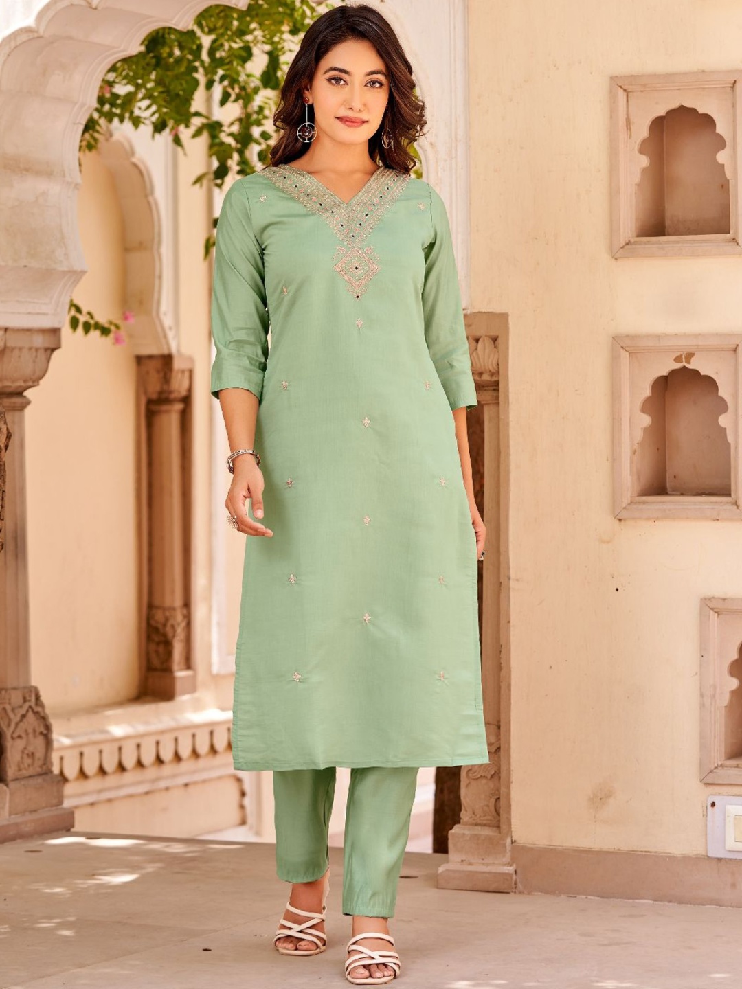 

Yara Creation Women Ethnic Motifs Embroidered Regular Sequinned Chanderi Silk Kurta with Trousers & With, Green