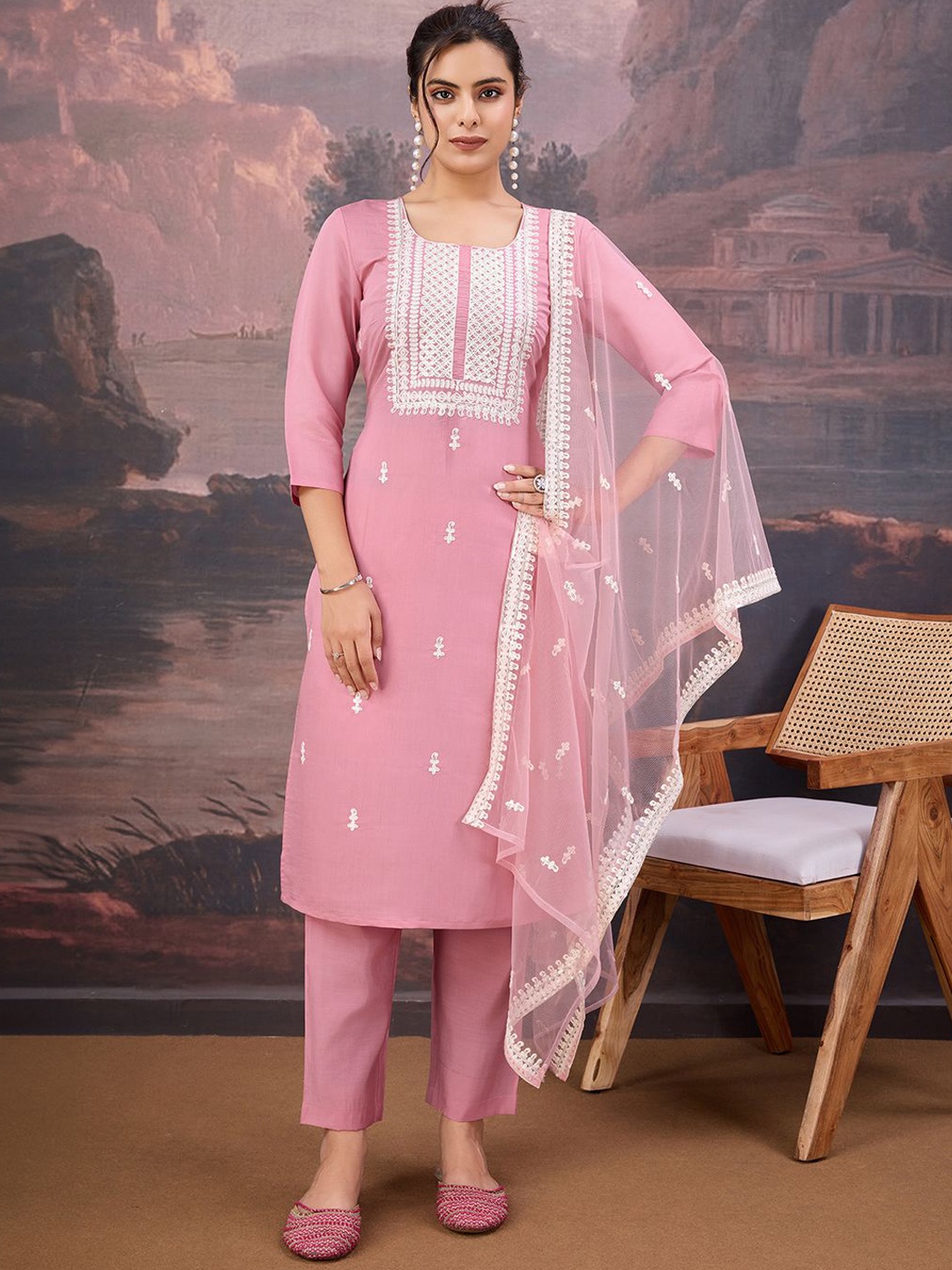 

House of Pataudi Floral Embroidered Thread Work Straight Kurta & Trouser With Dupatta, Pink