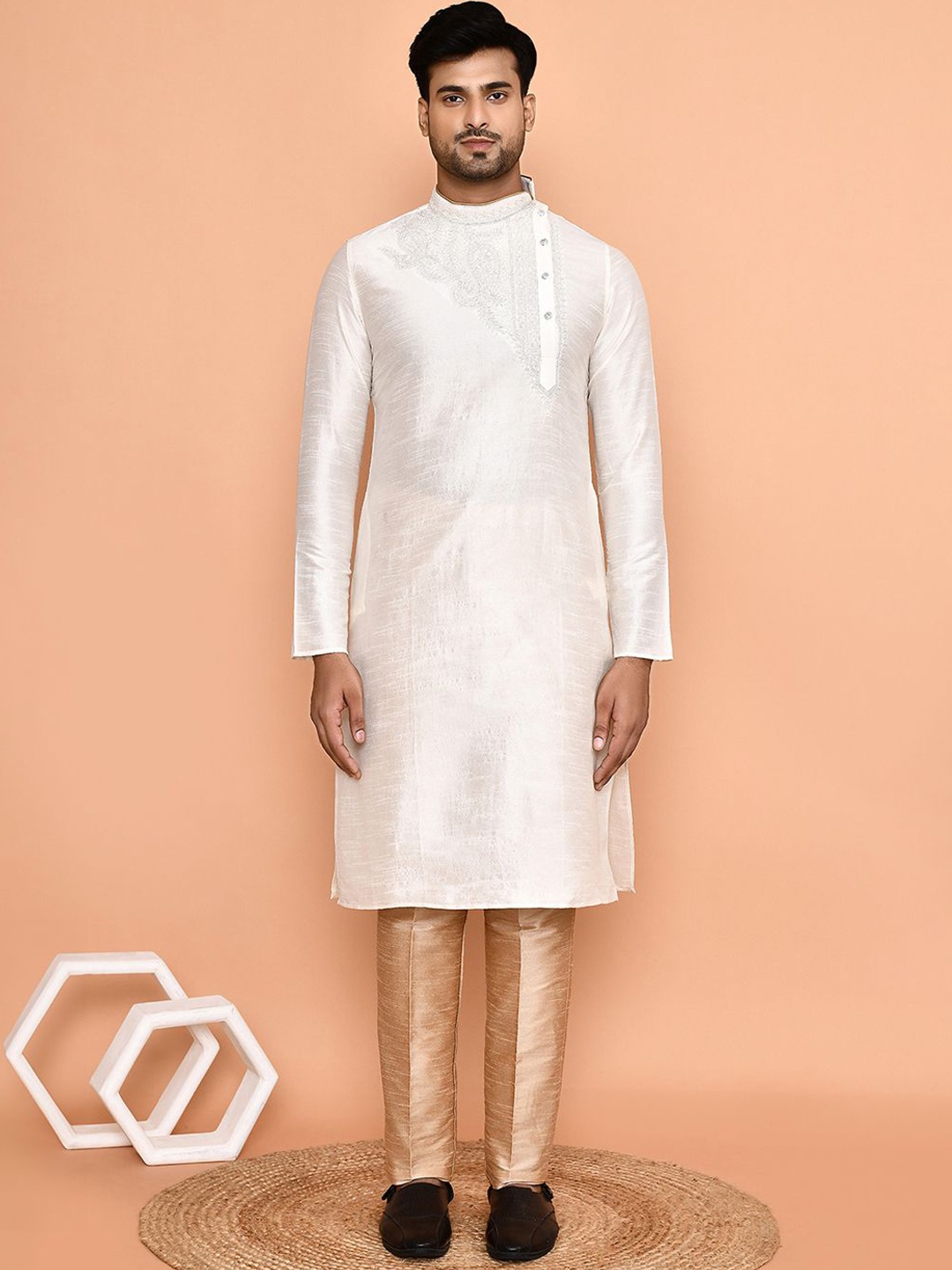 

Arihant Rai Sinha Mandarin Collar Paisley Embroidered Thread Work Kurta with Trouser, Cream