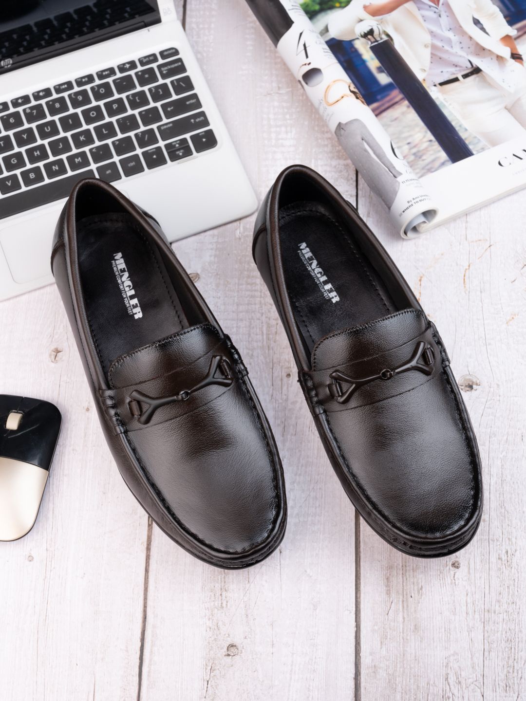 

MENGLER Men Textured Leather Round Toe Loafers, Black