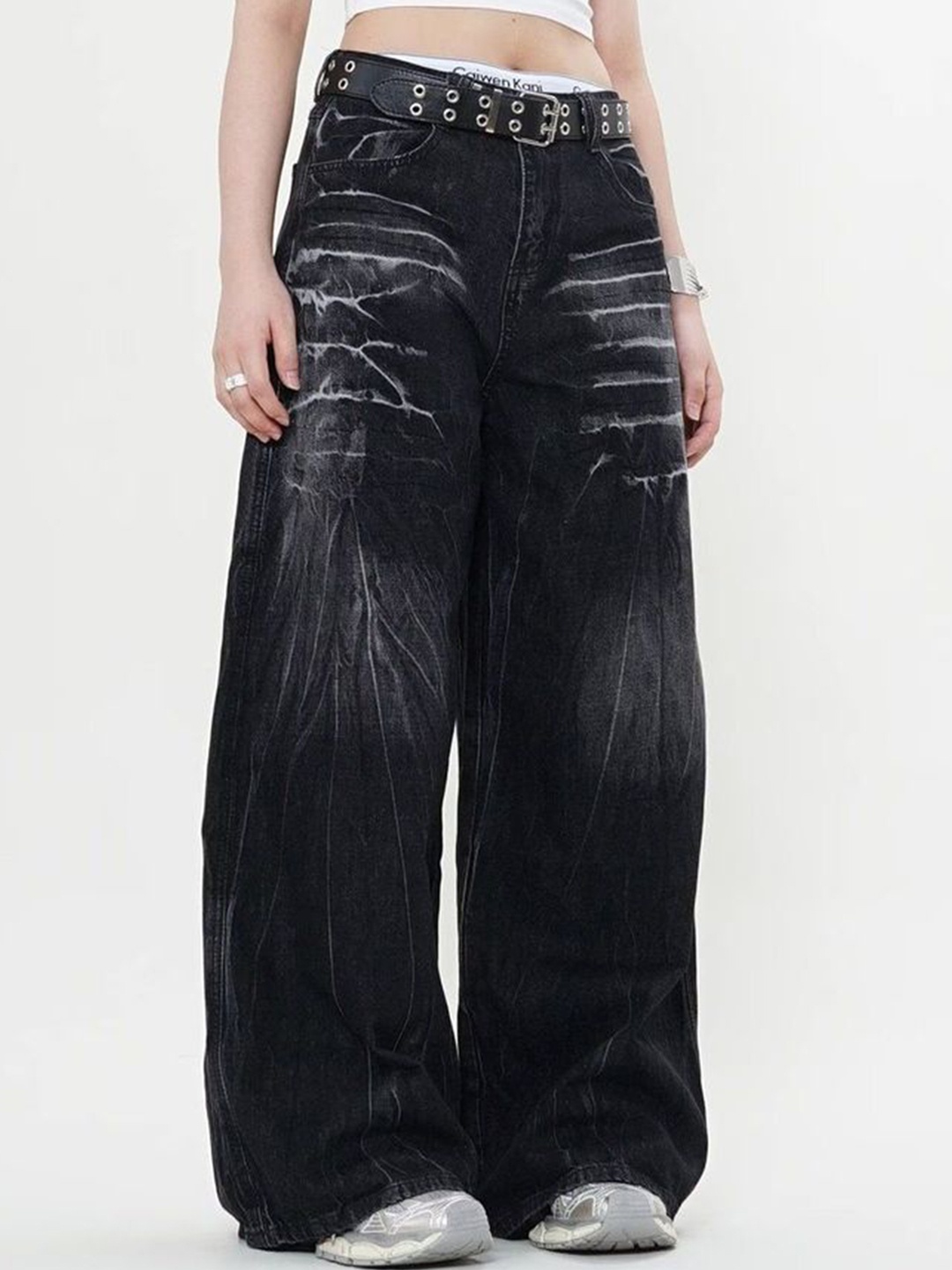 

LULU & SKY Women Printed Wide Leg High-Rise Light Fade Jeans, Black