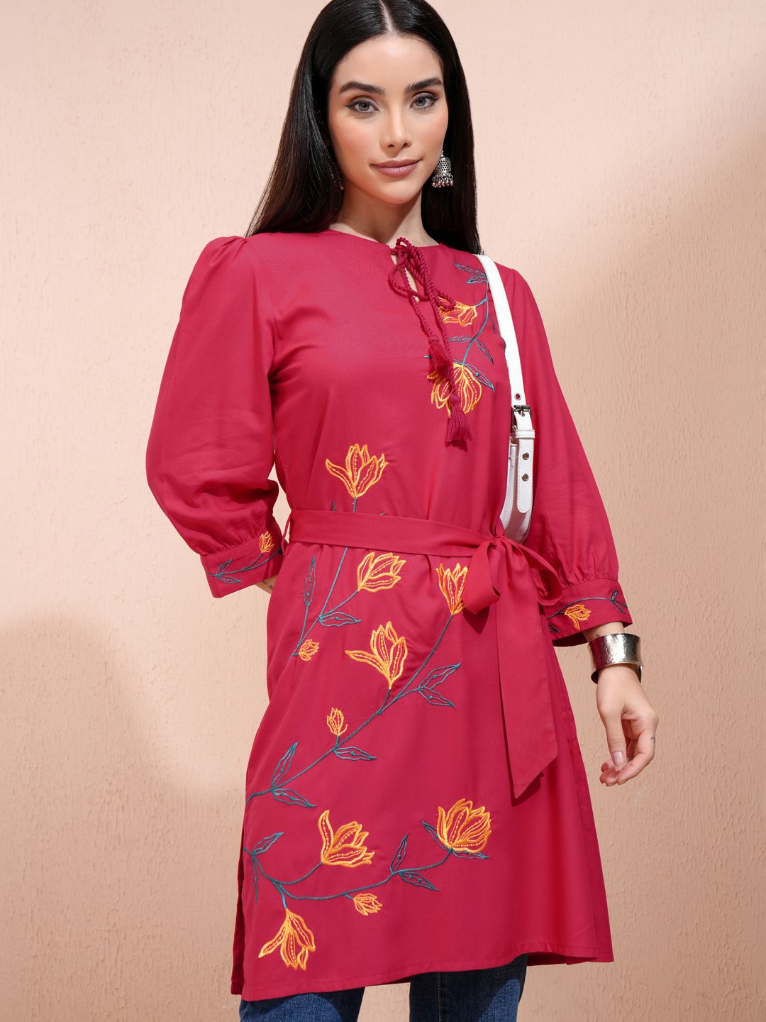 

Vishudh Women Floral Embroidered Round Neck Three-Quarter Sleeves Tunic, Red