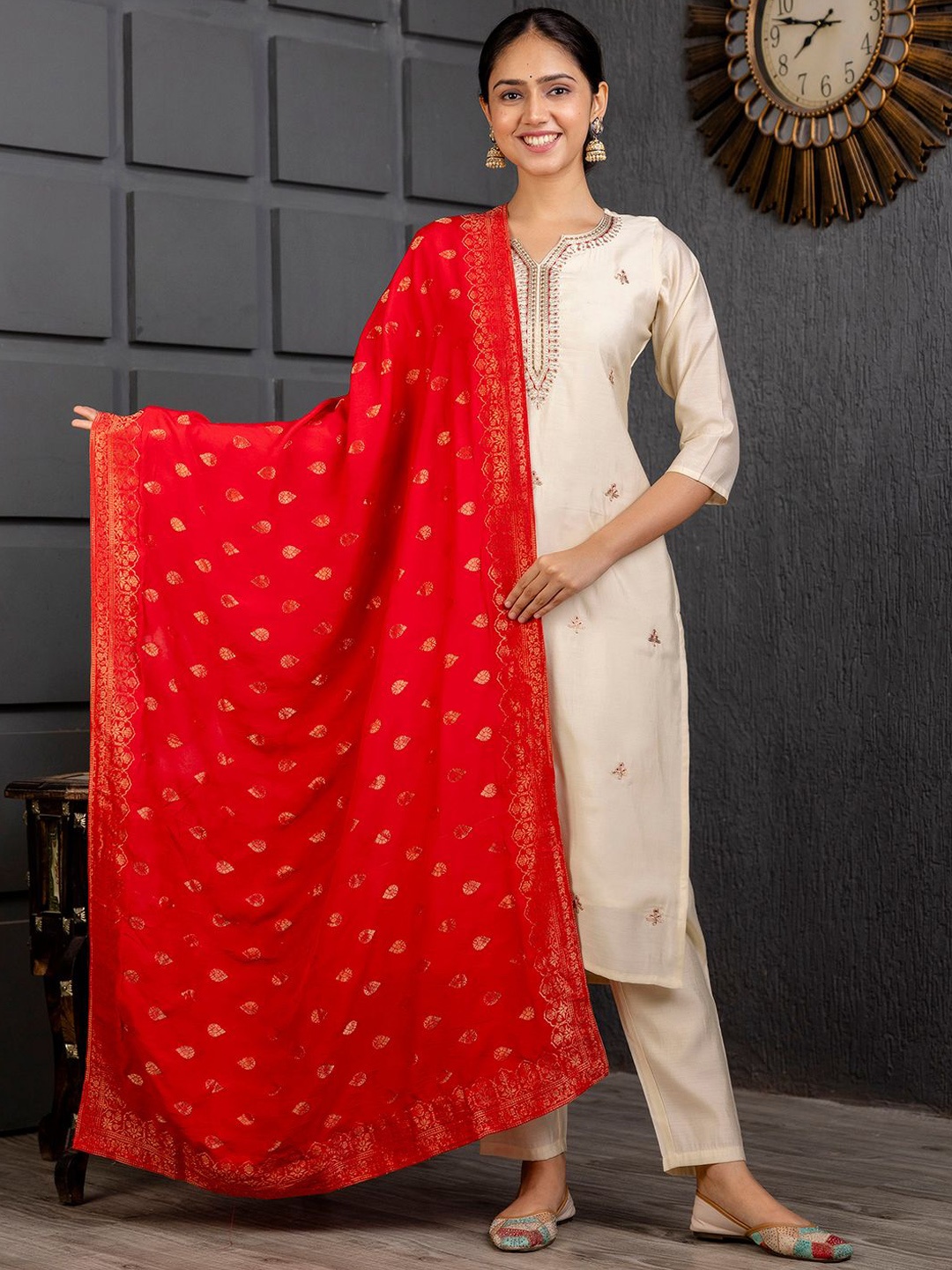 

DIVASTRI Floral Embroidered Sequinned Straight Kurta With Trouser & Dupatta, Cream