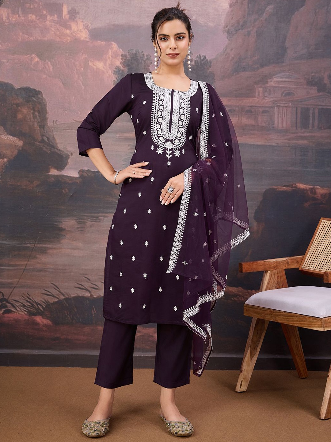 

House of Pataudi Floral Embroidered Thread Work Straight Kurta & Trouser With Dupatta, Purple