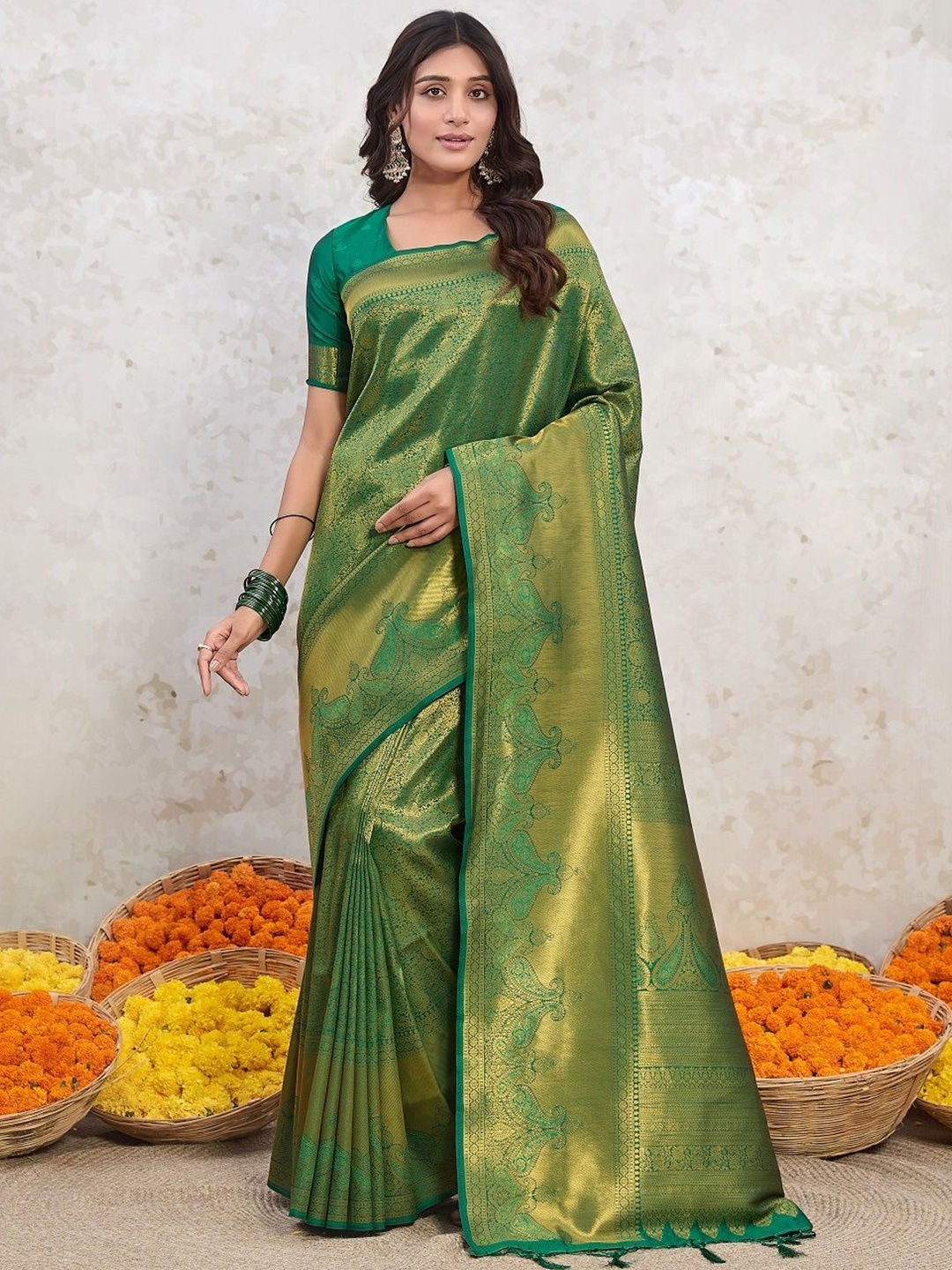 

ISHKIYA Floral Zari Pure Silk Banarasi Saree, Green