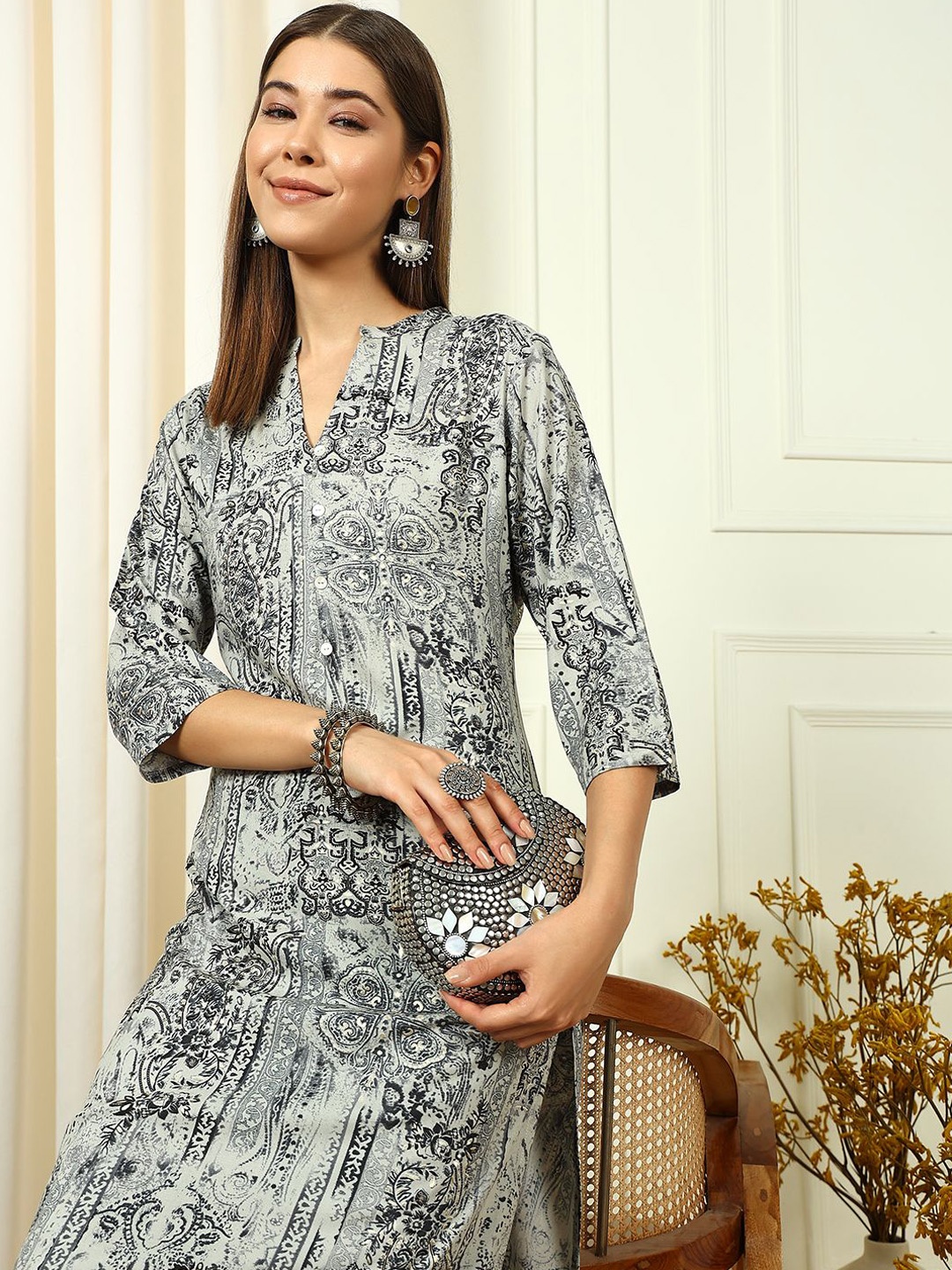 

Anouk Rustic Grey Floral Printed Sequinned Straight Kurta