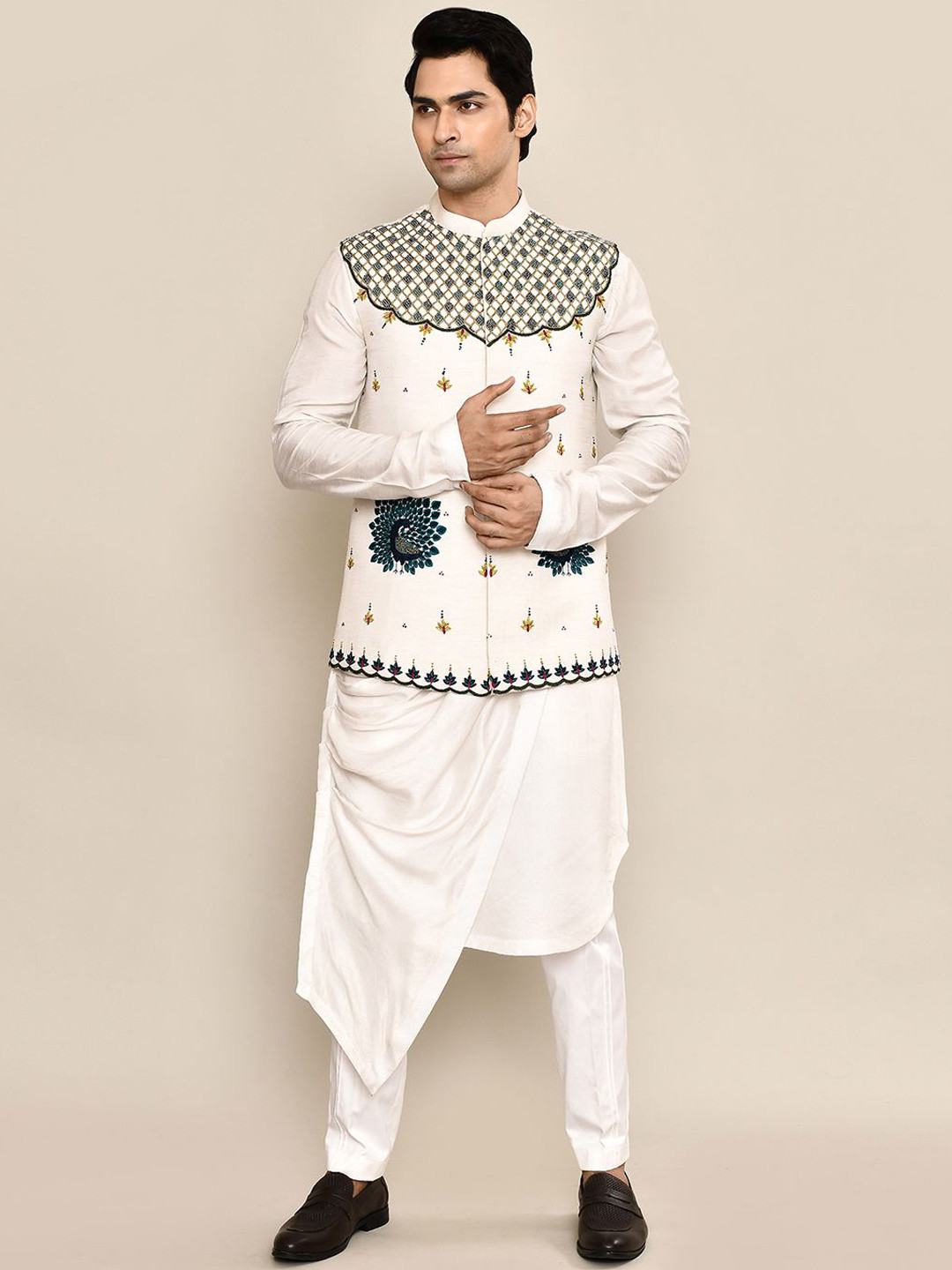 

Aryavir Malhotra Embroidered Kurta Set, Off white