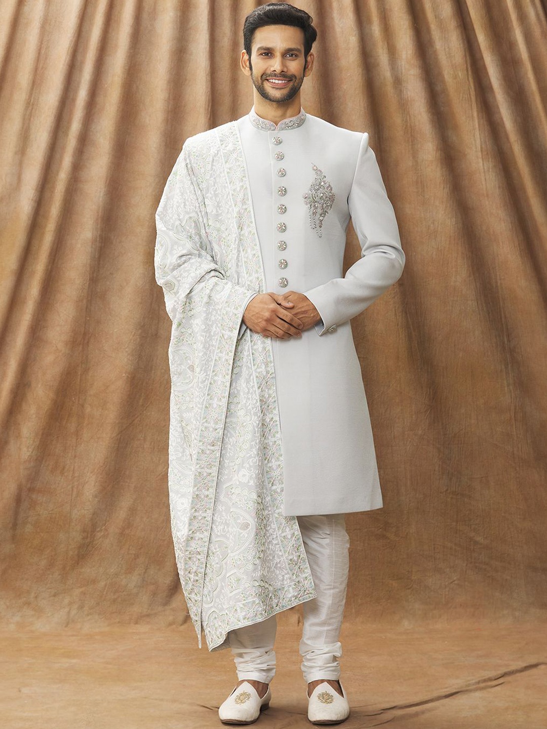 

Arihant Rai Sinha Men Floral Embroidered Sherwani Set, White