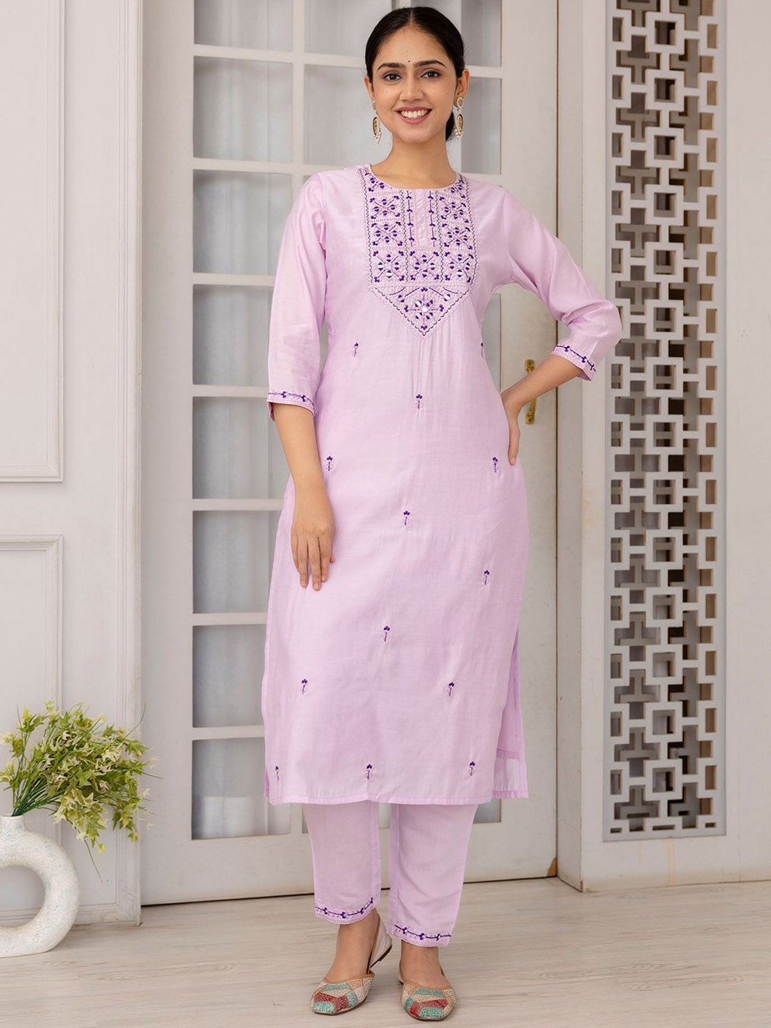 

DIVASTRI Ethnic Motifs Embroidered Mirror Work Straight Kurta With Trouser & Dupatta, Lavender
