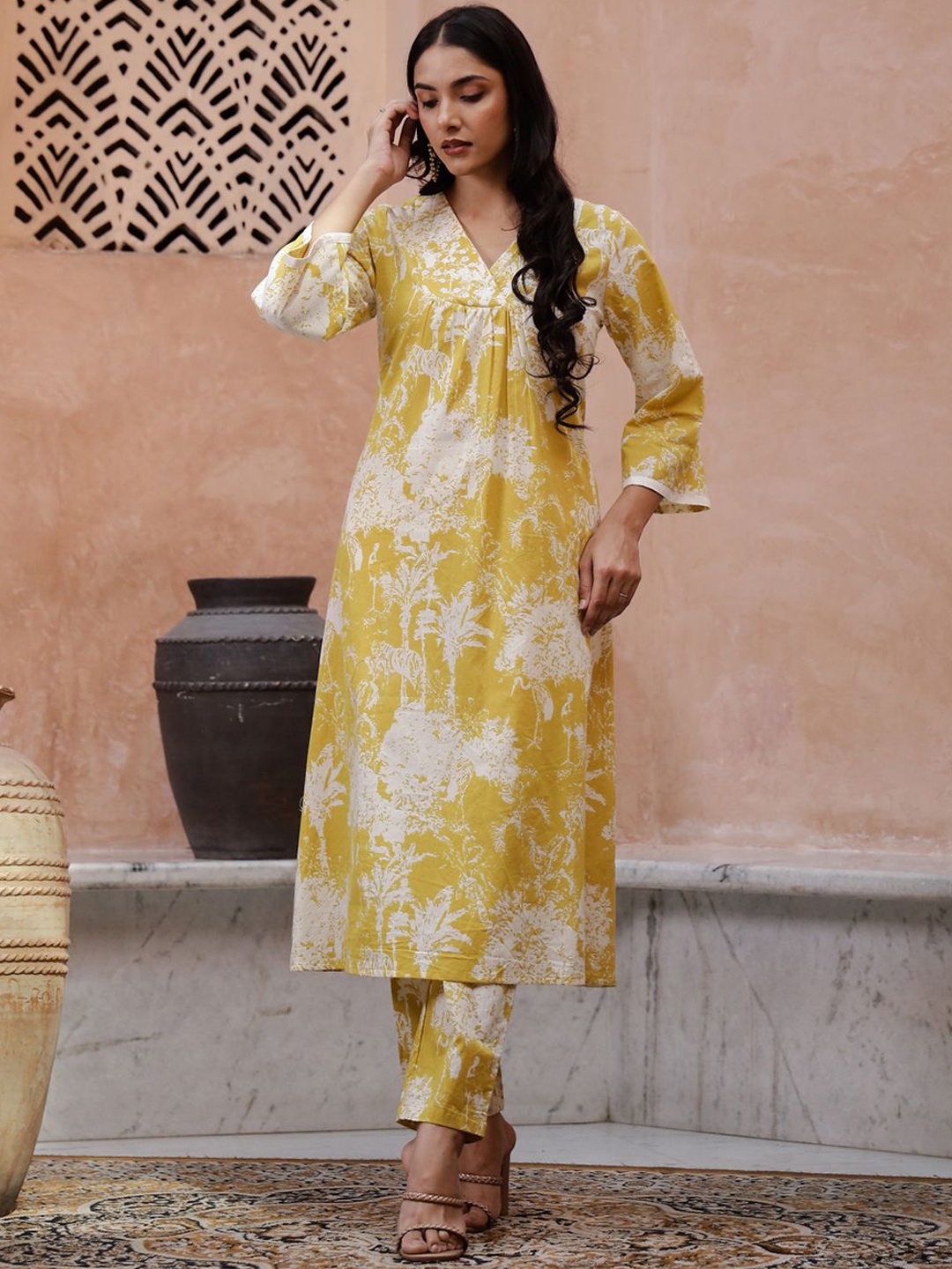 

Sangria Abstract Printed Pure Cotton Kurta with Trouser, Yellow