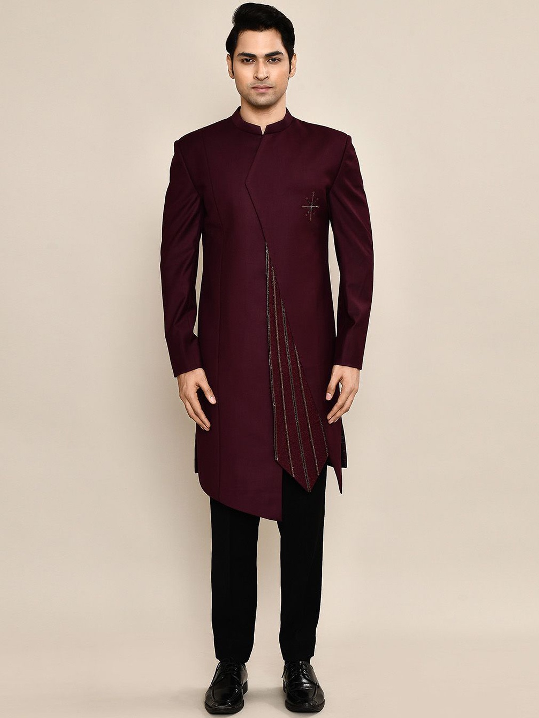 

Aryavir Malhotra Men Embroidered Sherwani Set, Red
