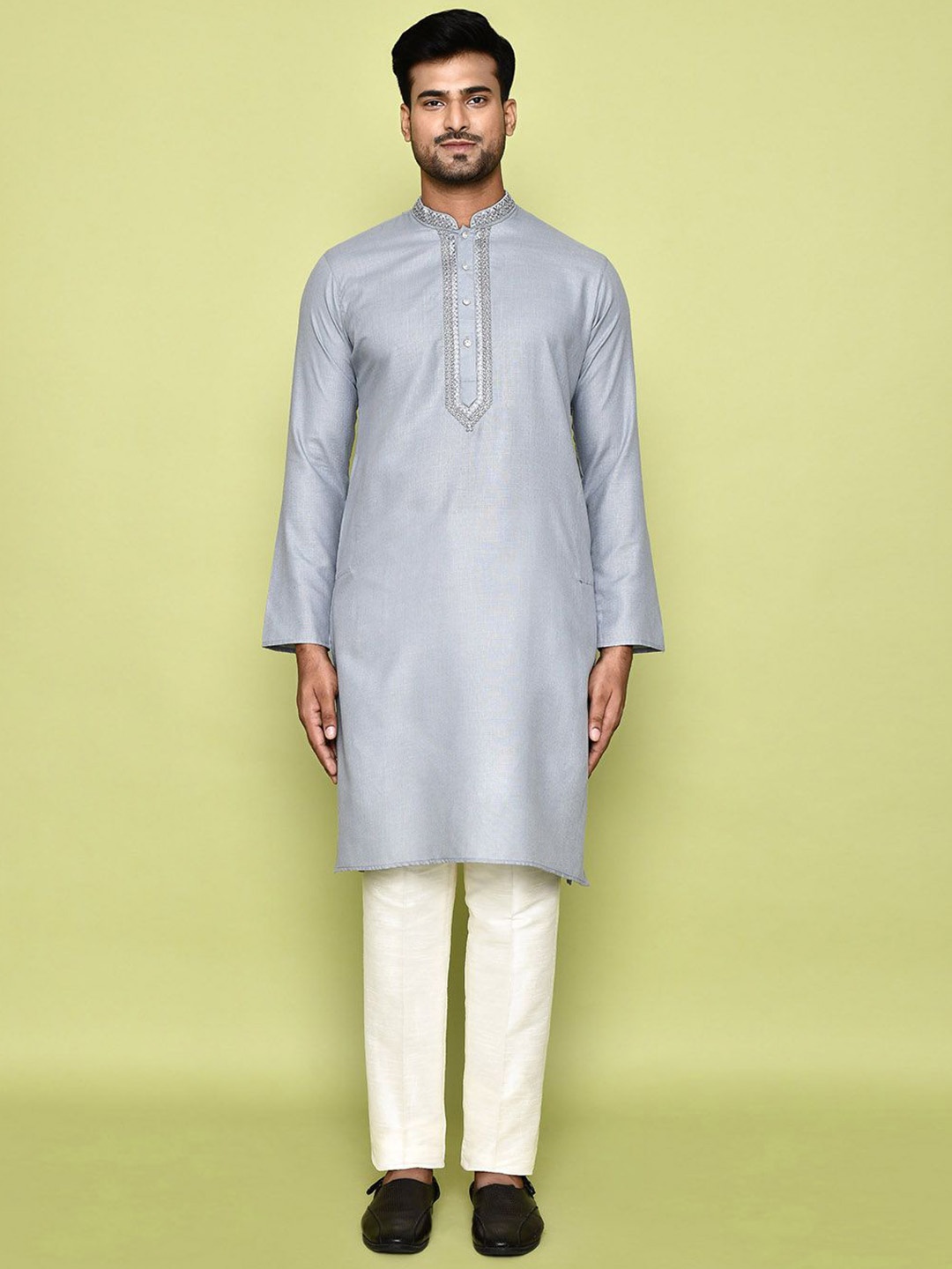 

Arihant Rai Sinha Embroidered Mandarin Collar Long Sleeves Regular Kurta With Trouser, Grey