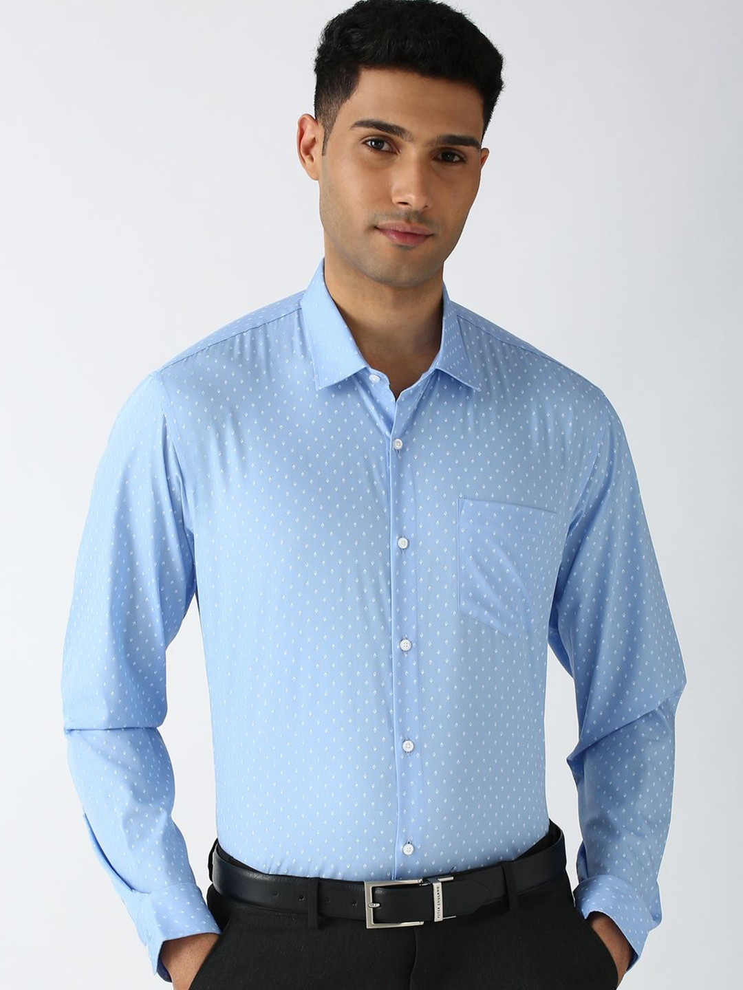 

Peter England Men Spread Collar Micro Ditsy Printed Cotton Casual Shirt, Blue