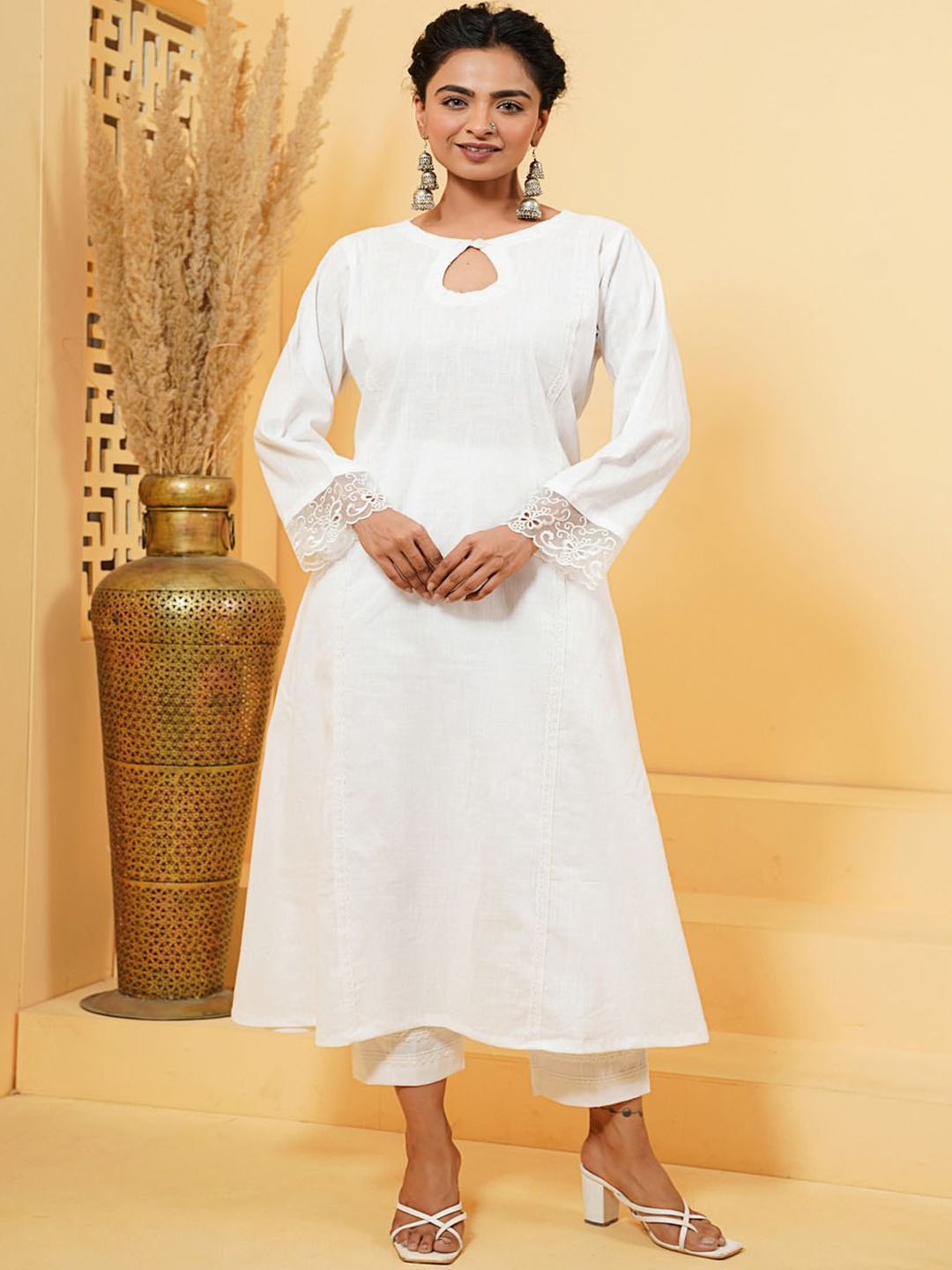 

THE SAFFRON SAGA Keyhole Neck Straight Pure Cotton Kurta With Trousers, White