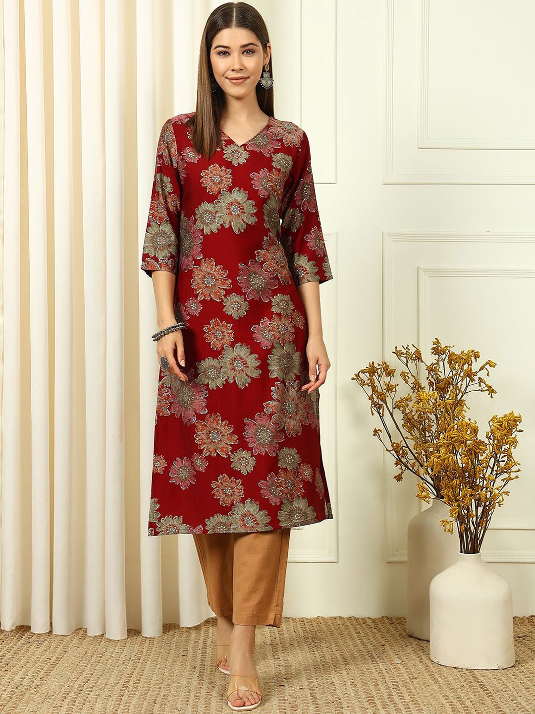 

Anouk Rustic Floral Printed V-Neck Straight Kurta, Maroon