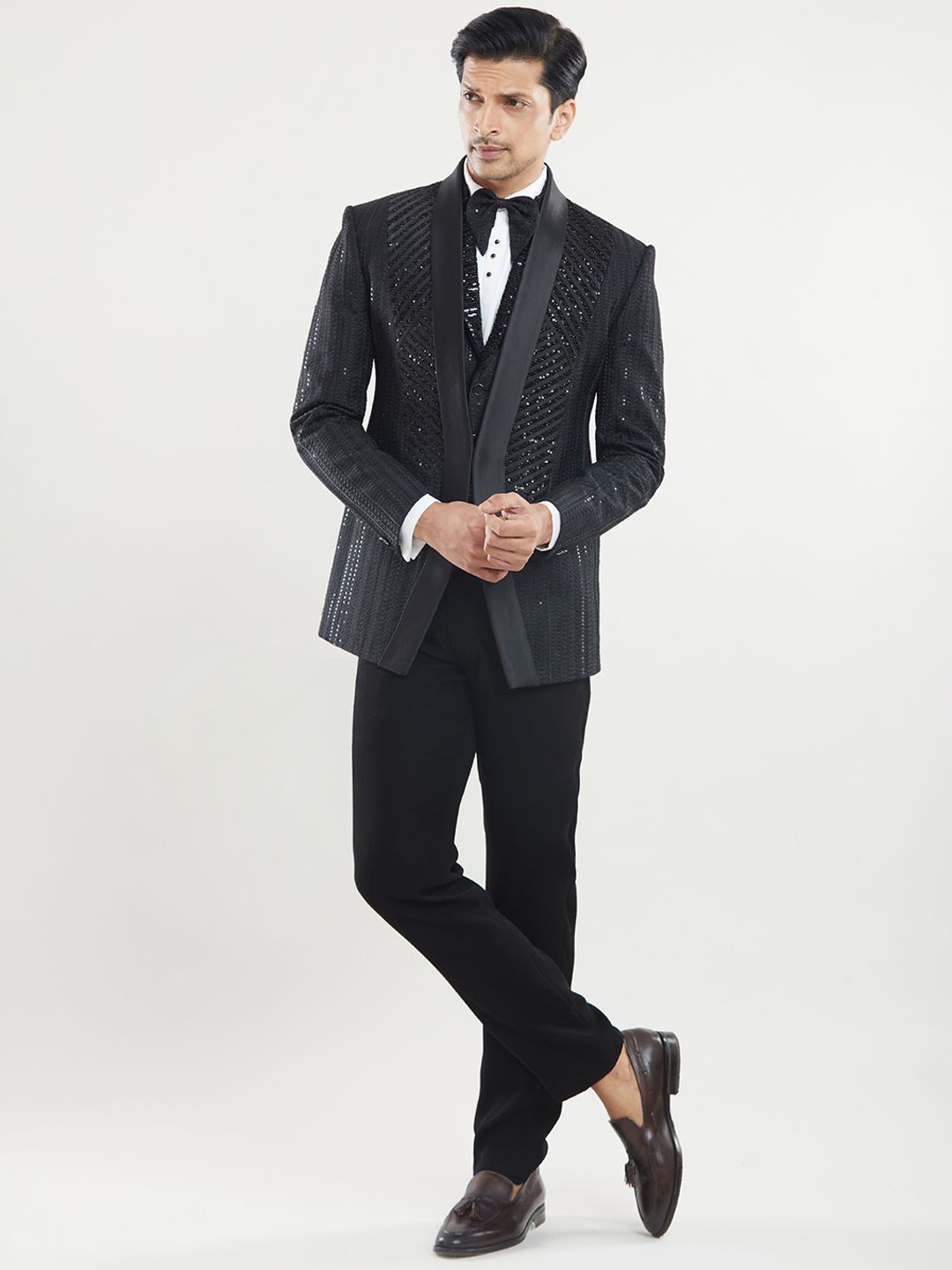 

Aryavir Malhotra Men Pack of 4 Embroidered Suit, Black