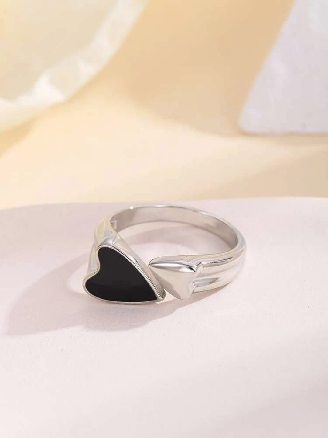 

YU FASHIONS Silver-Plated Stainless Steel Heart Shaped Adjustable Finger Ring