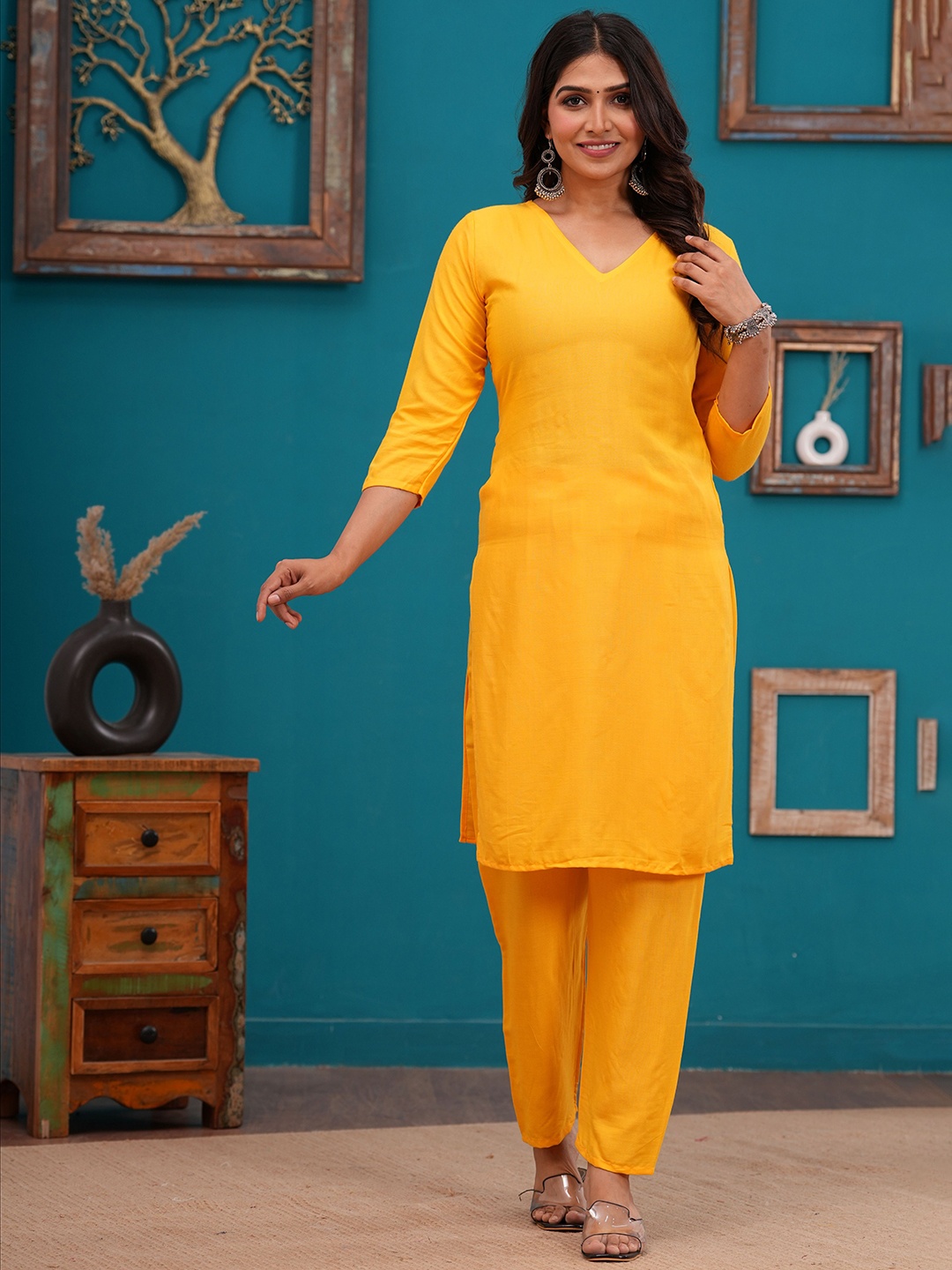 

JAHIDA COMFORT WITH STYLE V-Neck Straight Kurta with Trousers, Yellow