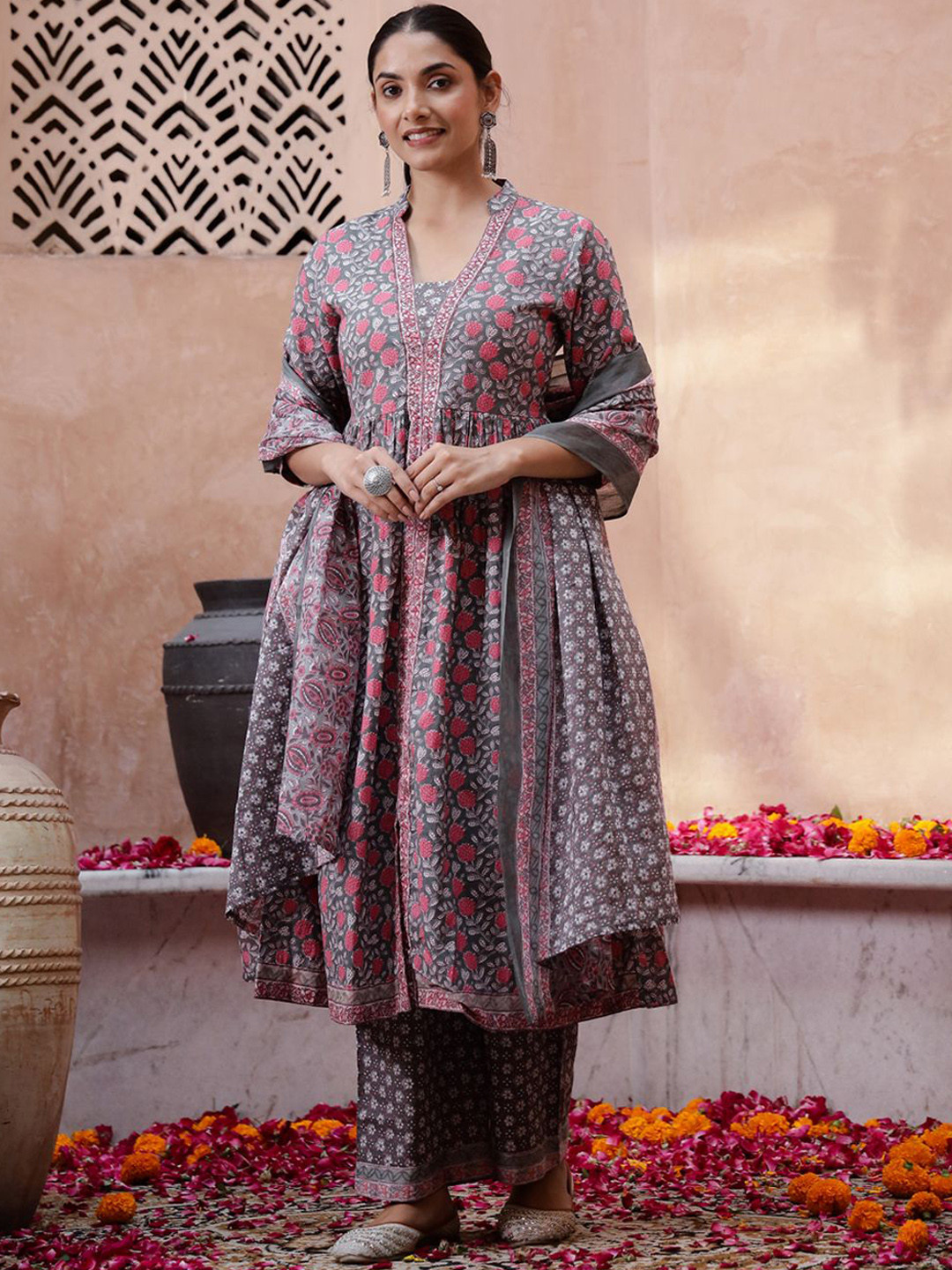 

RangDeep Floral Printed Pure Cotton Straight Kurta with Trousers & Dupatta, Grey