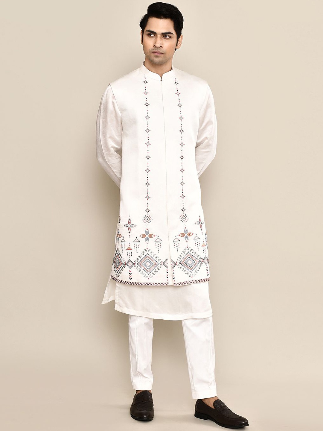 

Aryavir Malhotra Embroidered Kurta Set, Off white