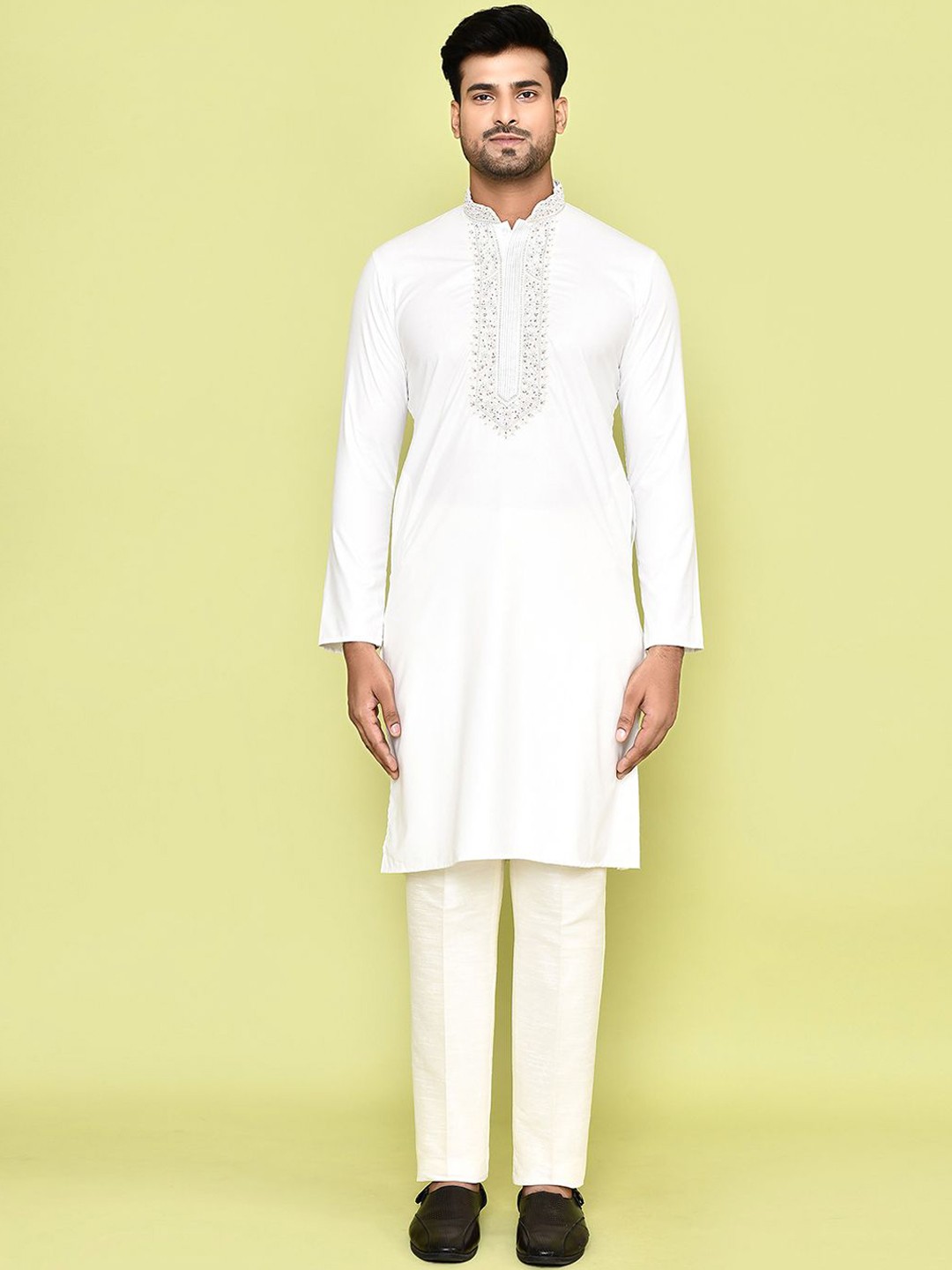 

Arihant Rai Sinha Floral Embroidered Mandarin Collar Straight Kurta With Trousers, Cream