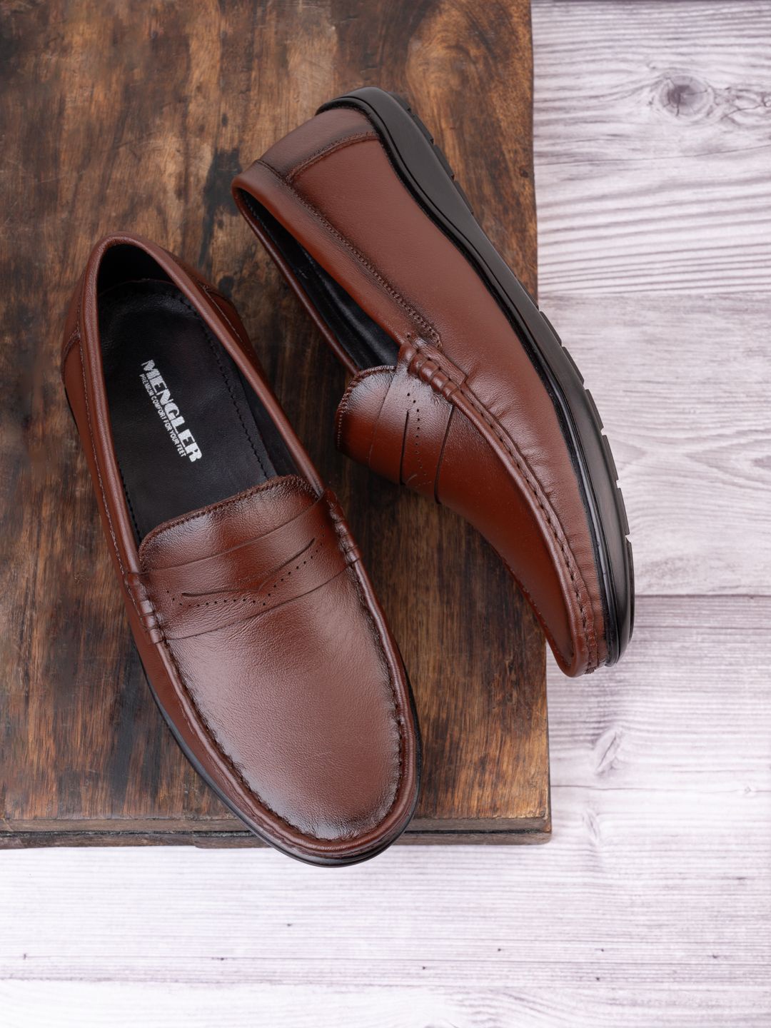 

MENGLER Men Textured Leather Loafers, Brown