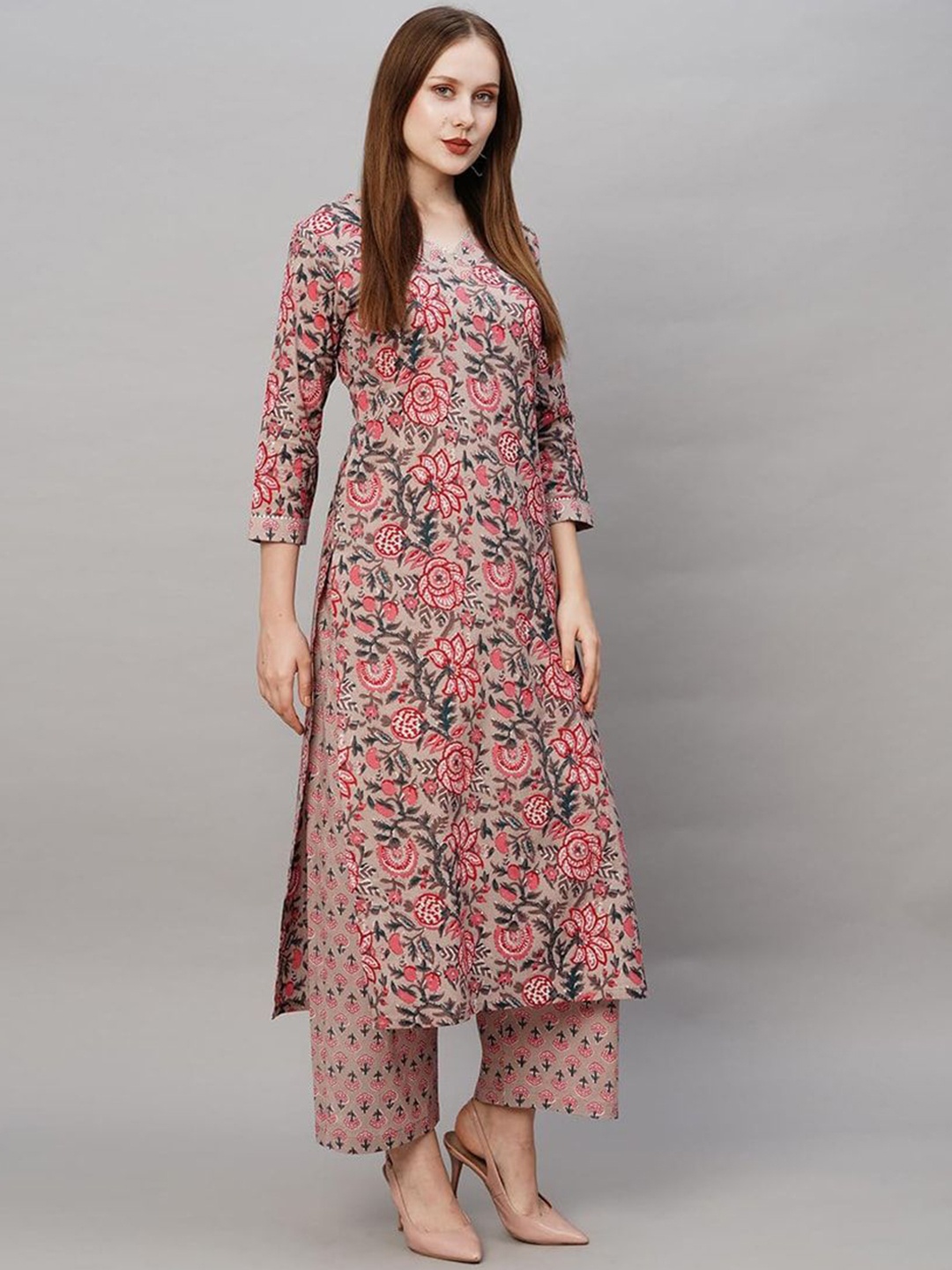 

AK FASHION MALL V-Neck Floral Printed Straight Kurta with Trousers, Beige