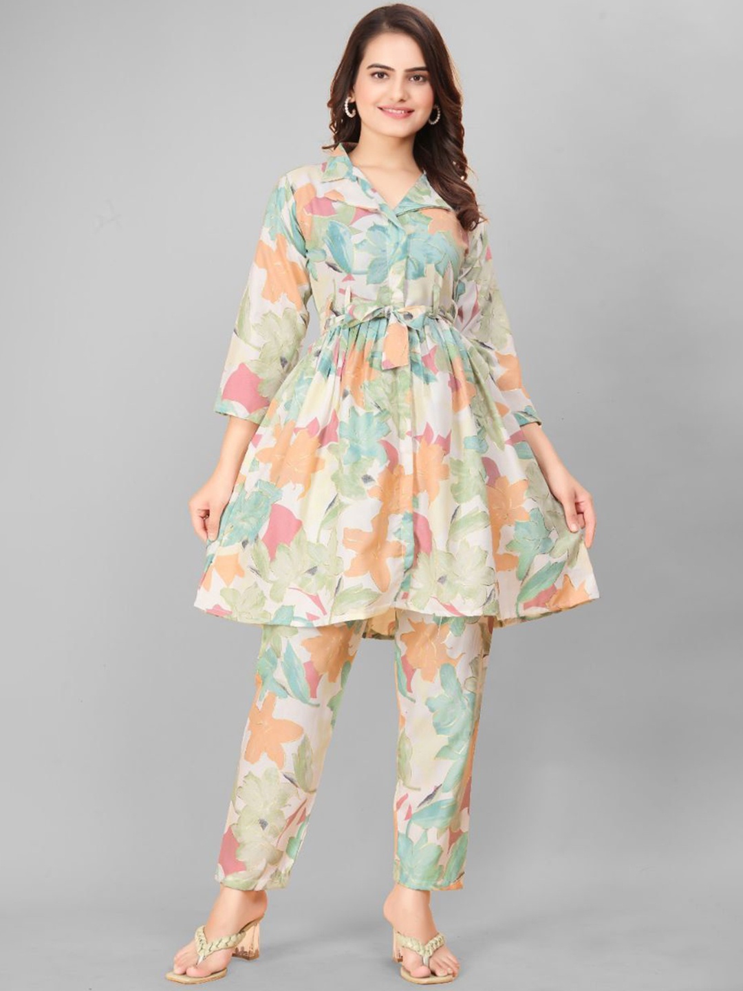 

JULEE Floral Printed Lapel Collar Three Quarter Sleeves Top & Trouser, Green
