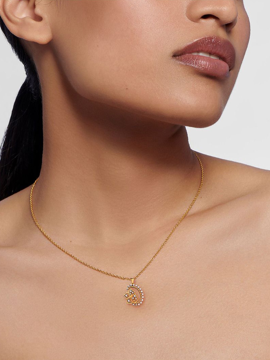 

KISNA DIAMOND AND GOLD JEWELLERY 14KT Gold 0.14 CT Diamond Pendant 1.61gm