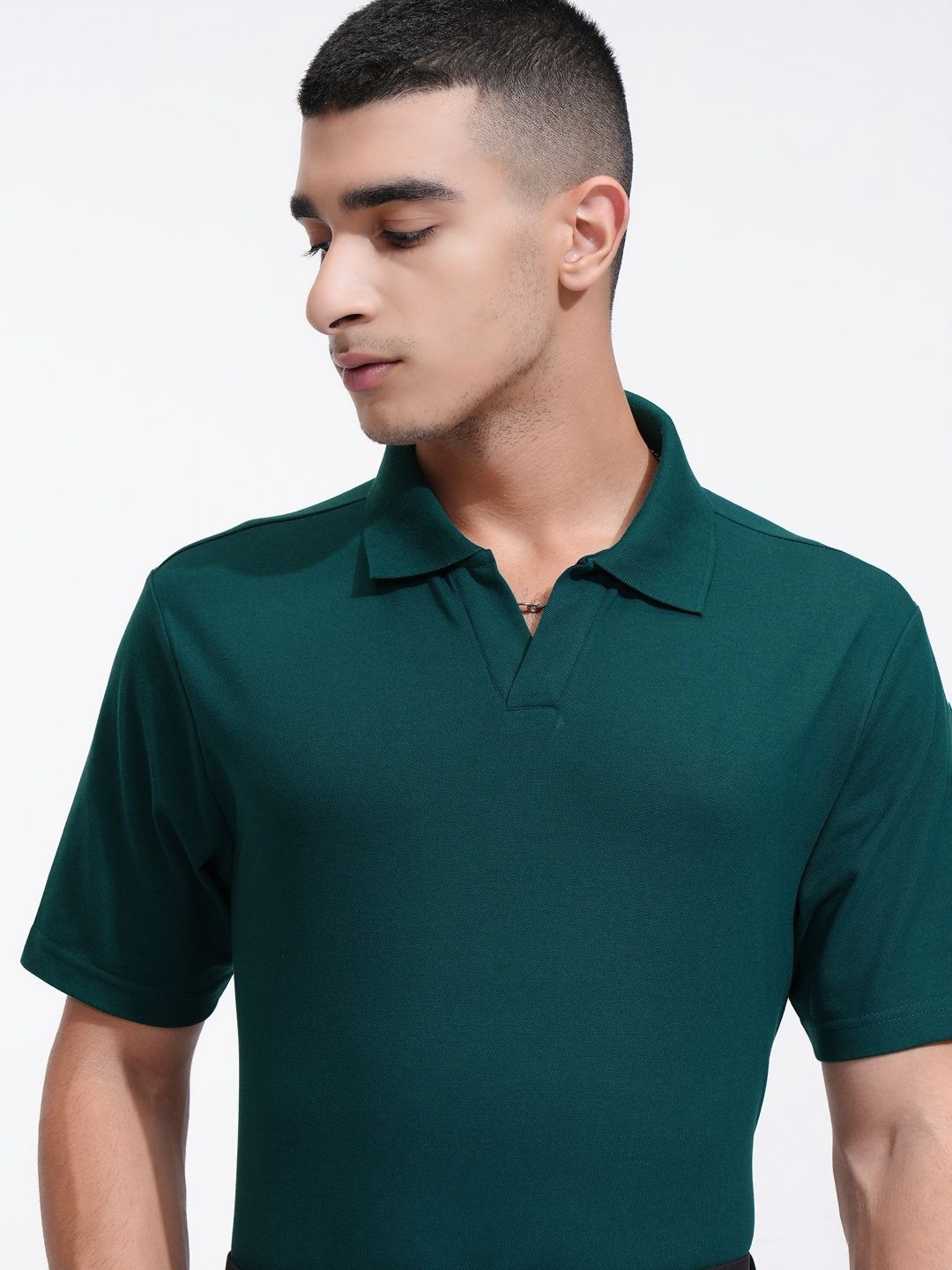 

HIGHLANDER Men Solid Polo Collar Cotton T-shirt, Green