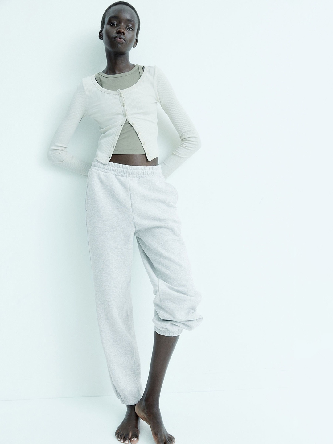 

H&M Women Mid-Rise Relaxed-Fit Joggers, Grey