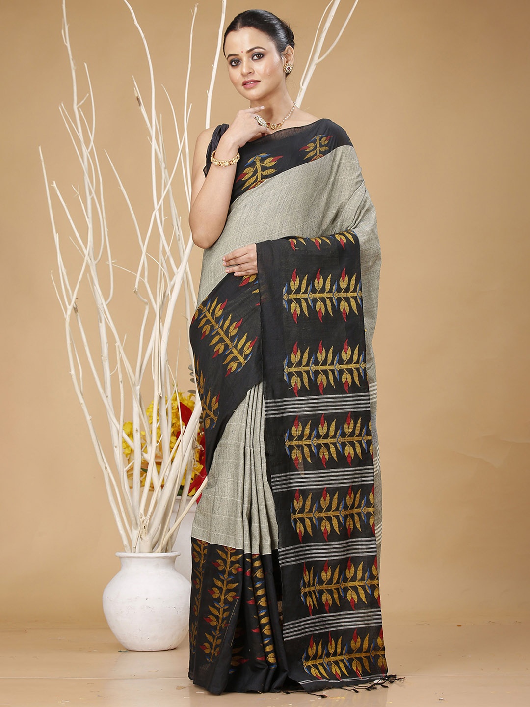 

Ruuprekha Woven Design Pure Cotton Fusion Khadi Saree, Grey