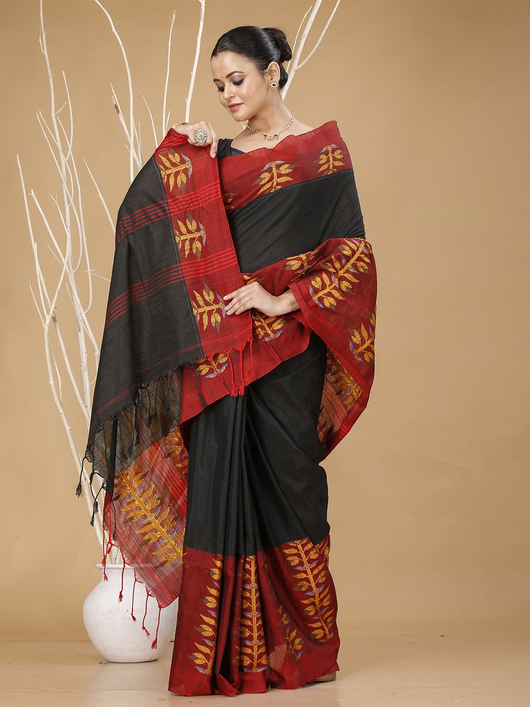 

Ruuprekha Woven Design Pure Cotton Fusion Khadi Saree, Black