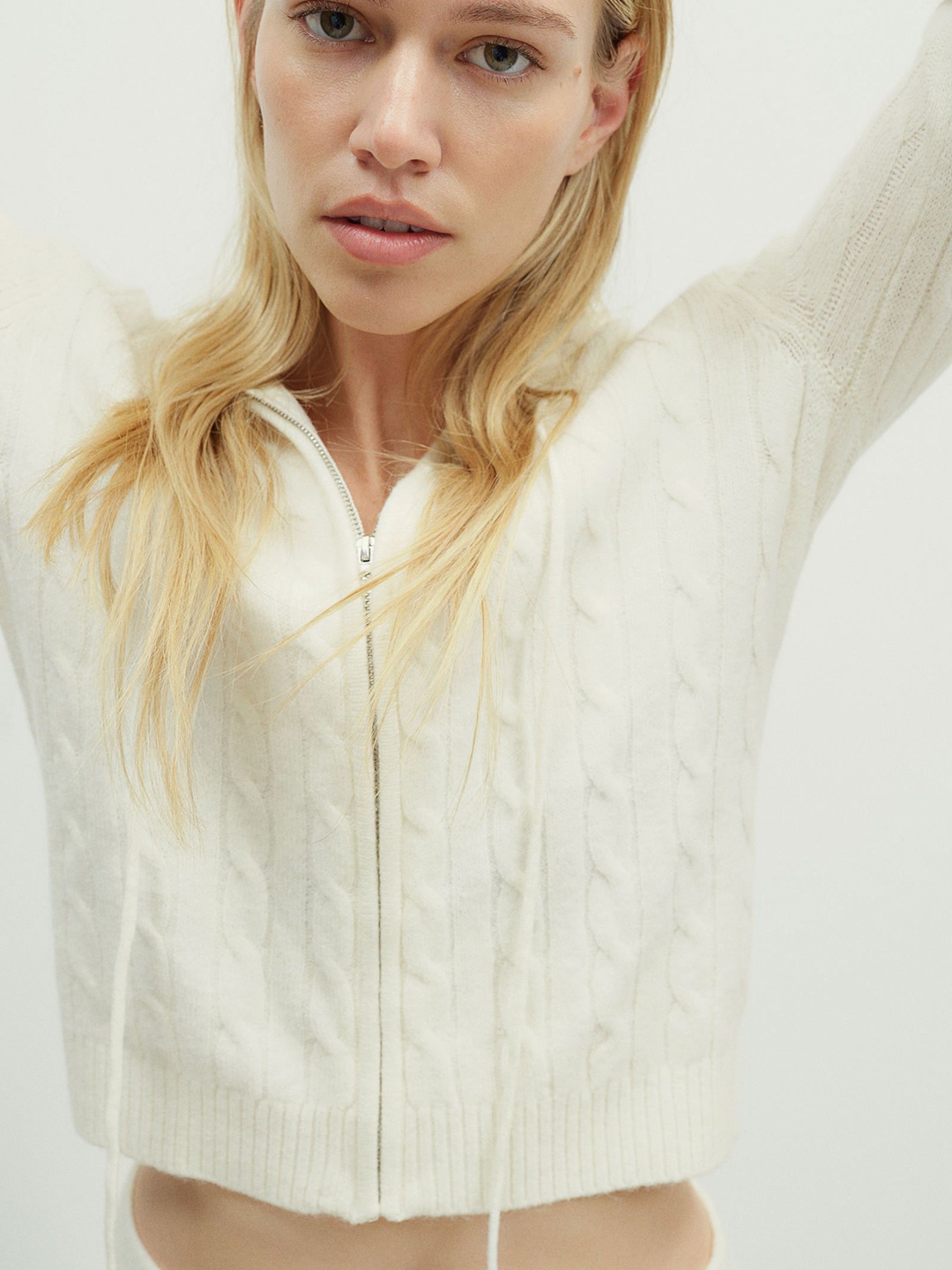 

H&M Women Long Sleeves Cable-Knit Zip-Through Hoodie, White