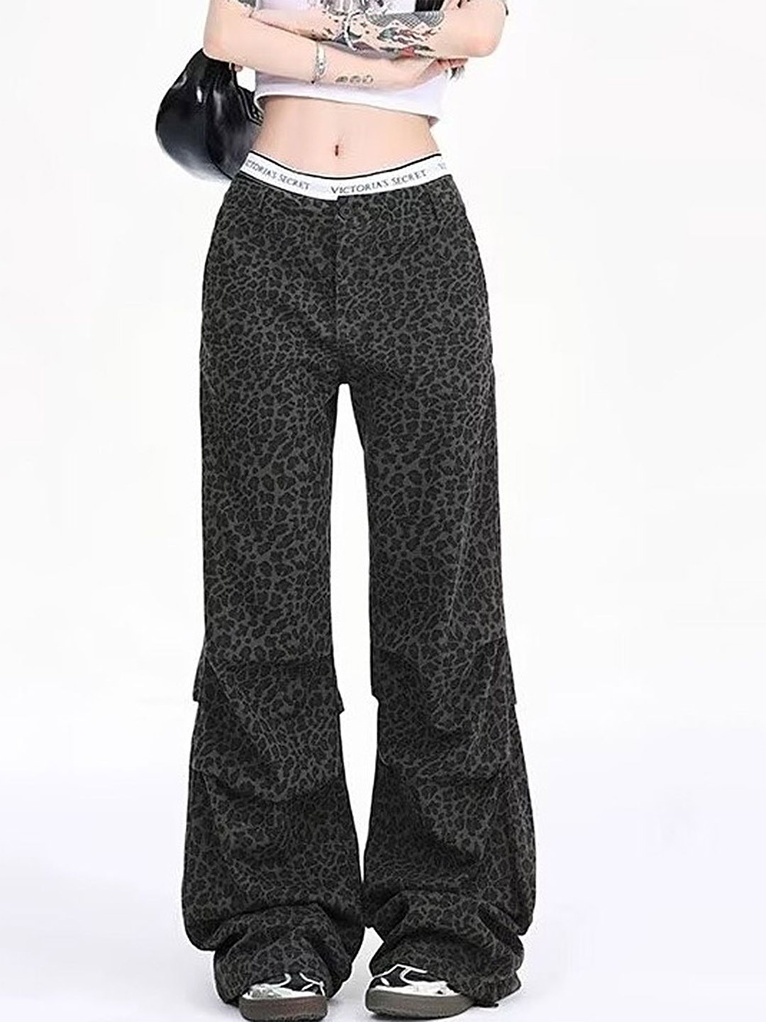 

LULU & SKY Women Animal Printed Mid-Rise Loose Fit Trousers, Black