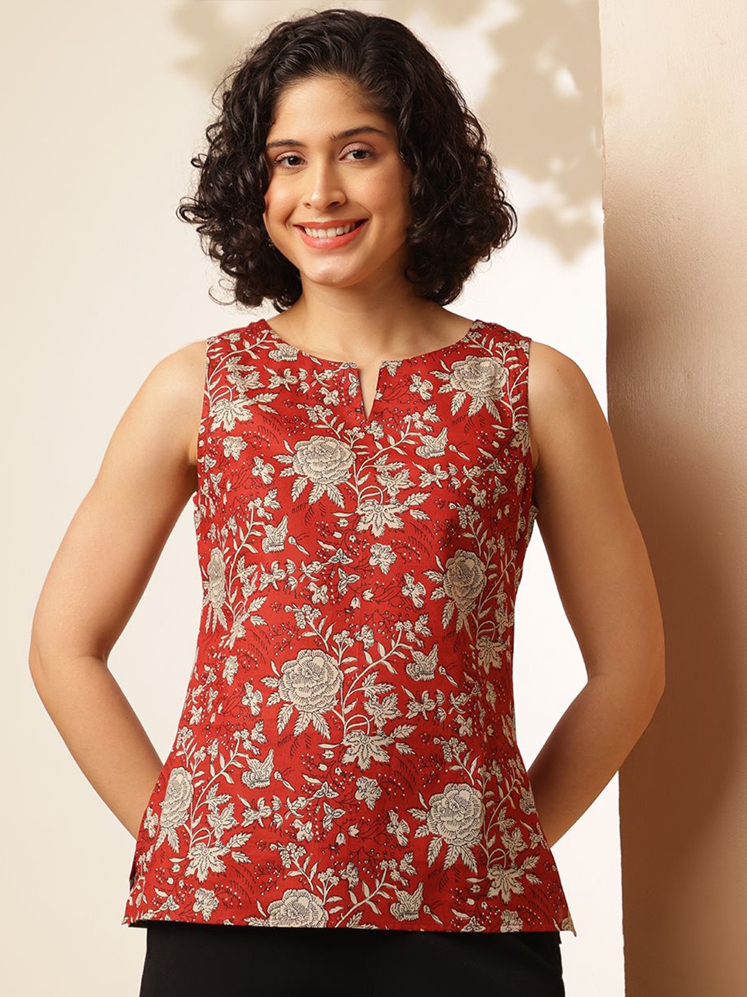 

Anouk Women Floral Printed Round Neck Sleeveless Top, Maroon