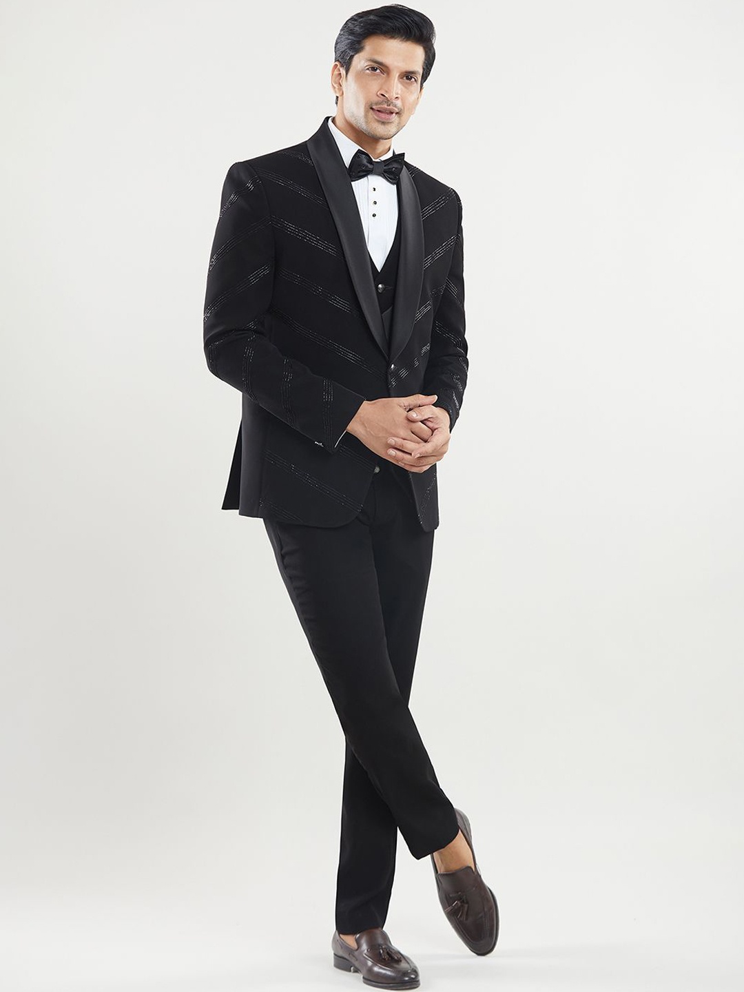 

Aryavir Malhotra Men 5 Piece Embroidered Tuxedo Formal Suit, Black