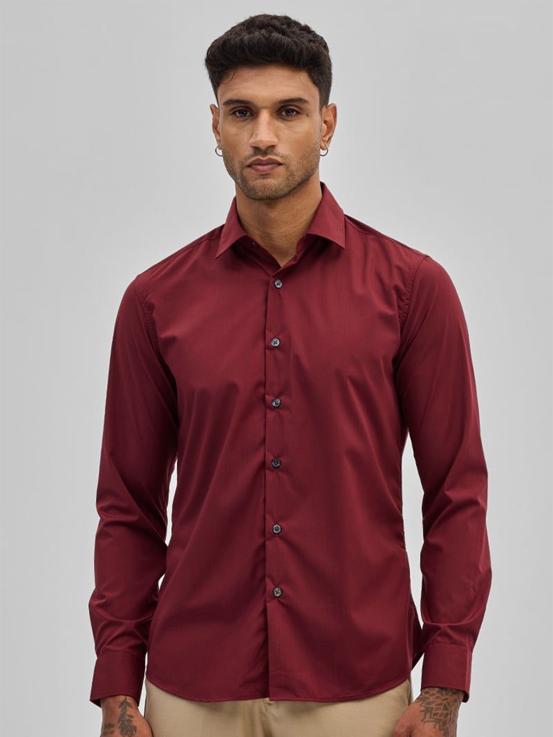 

Snitch Men Smart Spread Collar Solid Cotton Formal Shirt, Maroon