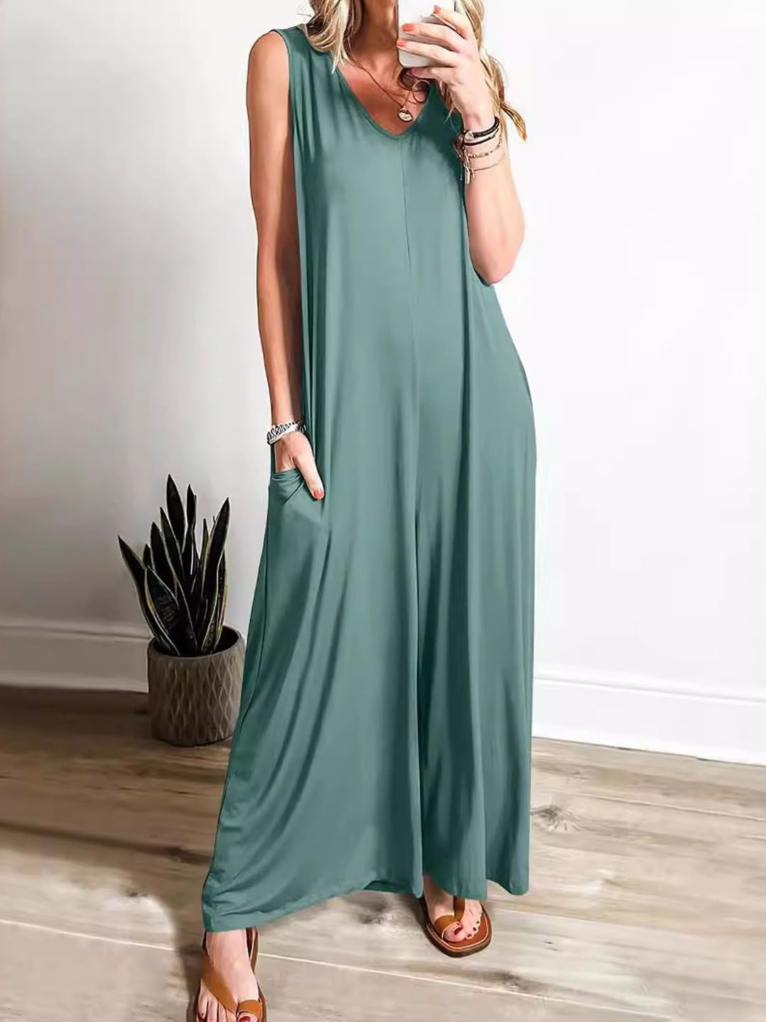 

StyleCast Women V-Neck Sleeveless Basic Jumpsuit, Green