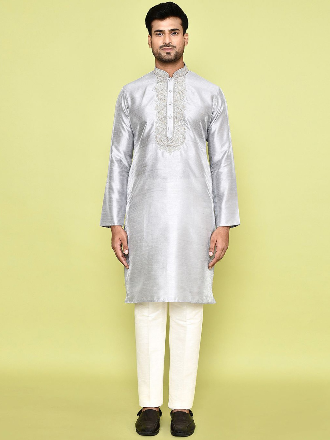 

Arihant Rai Sinha Floral Embroidered Mandarin Collar Straight Kurta With Trousers, Grey