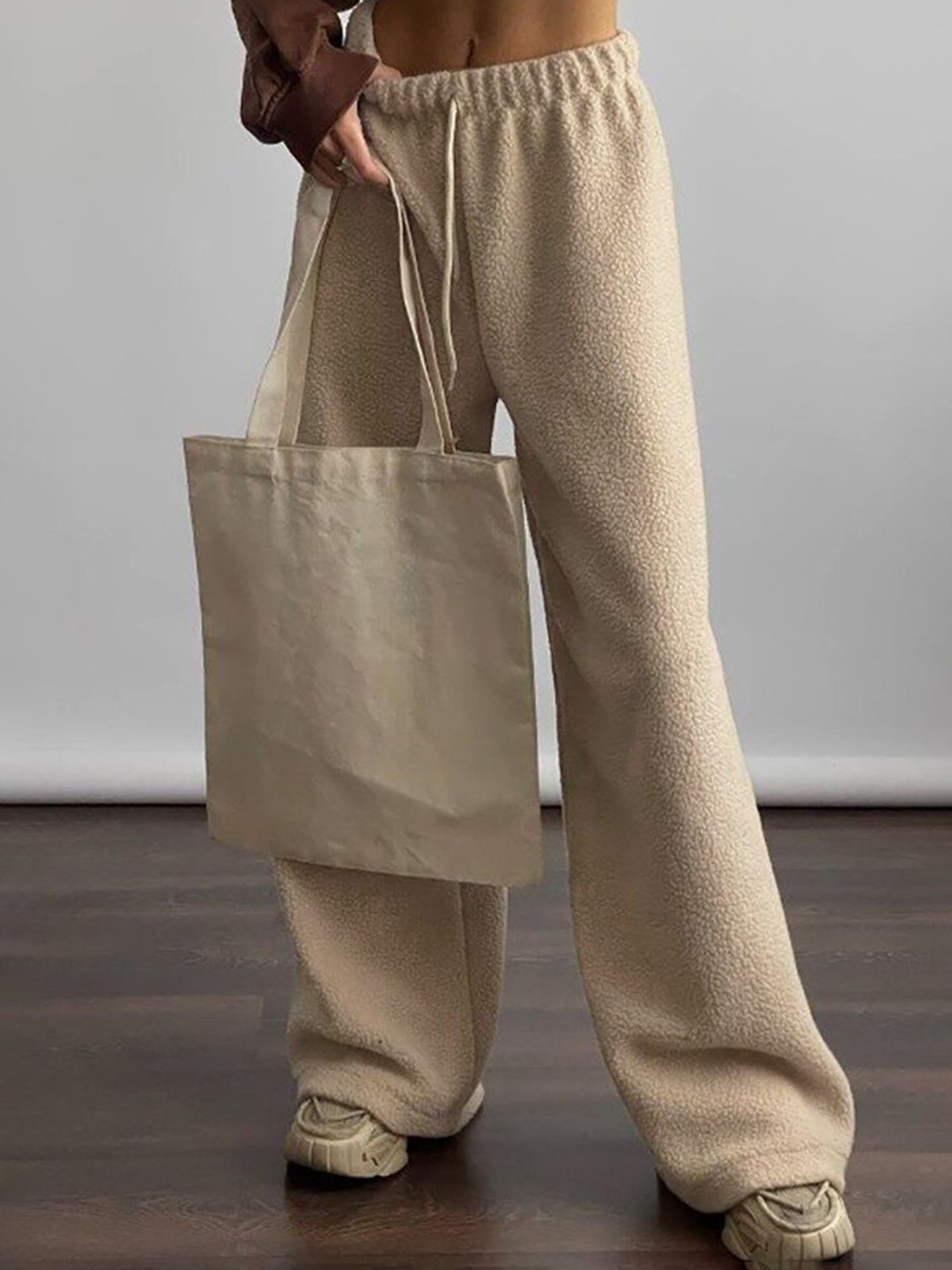 

LULU & SKY Women Loose Fit High-Rise Trousers, Off white