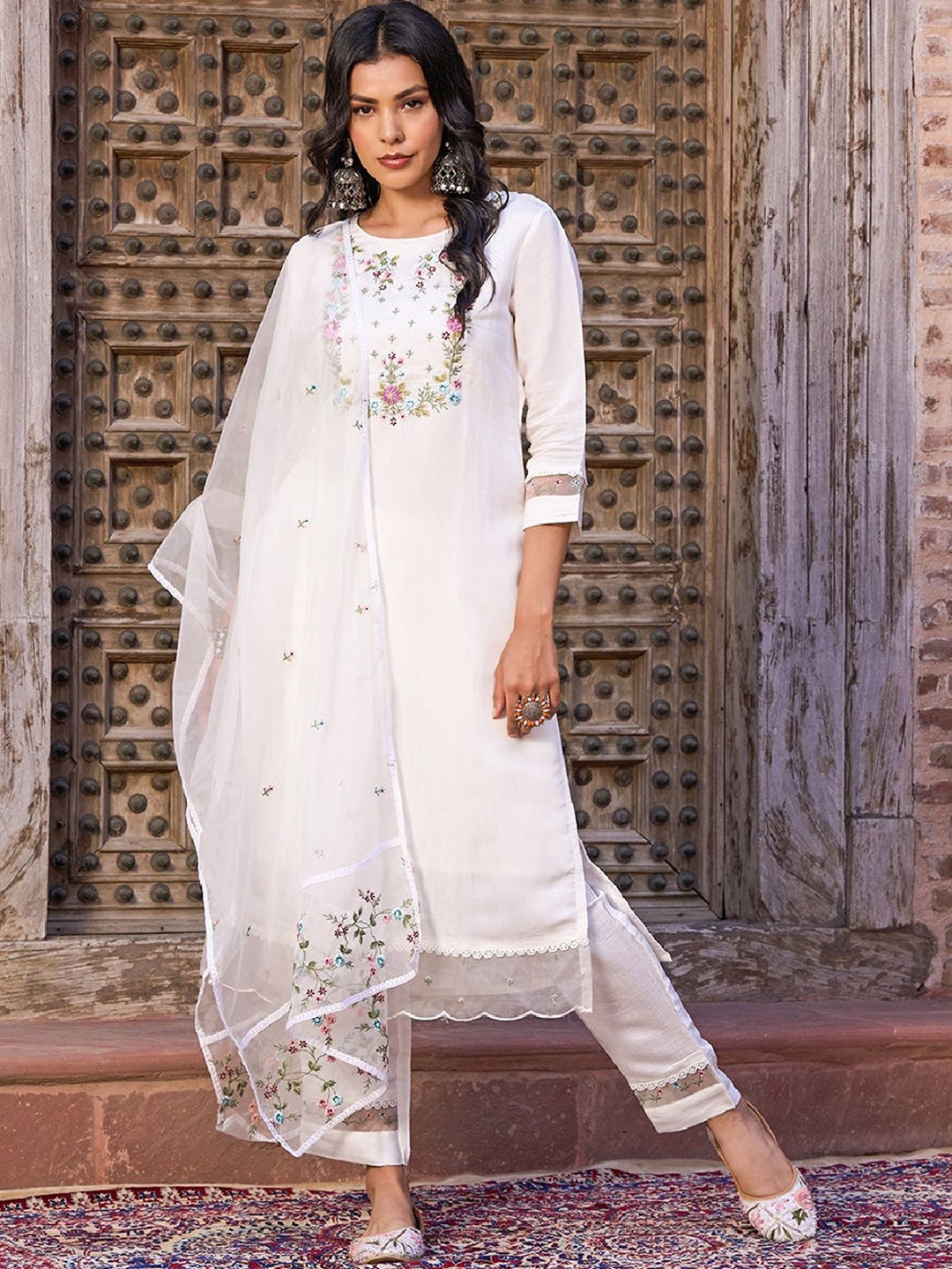 

Yara Creation Women Floral Embroidered Regular Thread Work Kurta with Trousers & With Dupatta, White