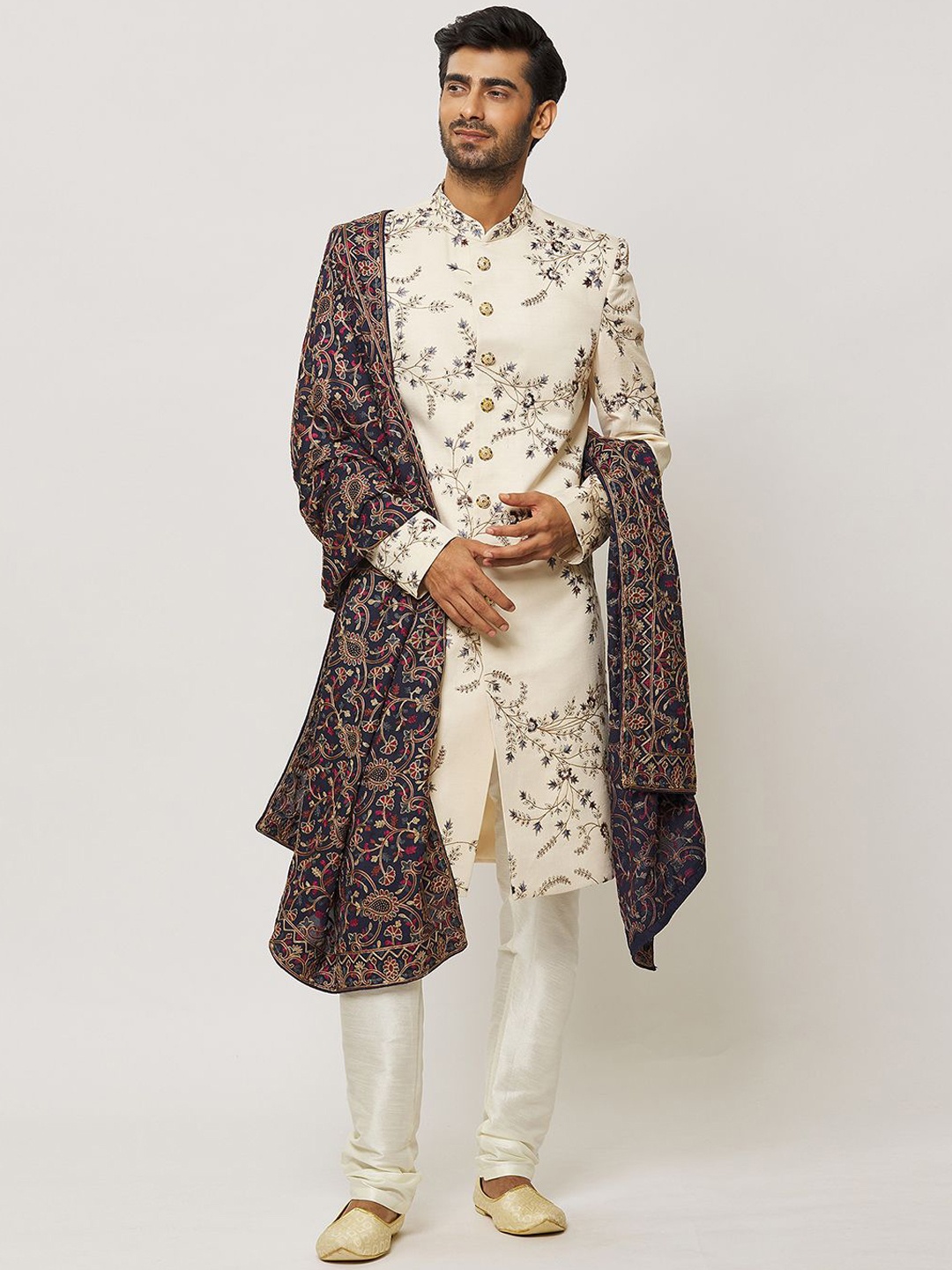 

Aryavir Malhotra Men Embroidered Sherwani Set, Cream
