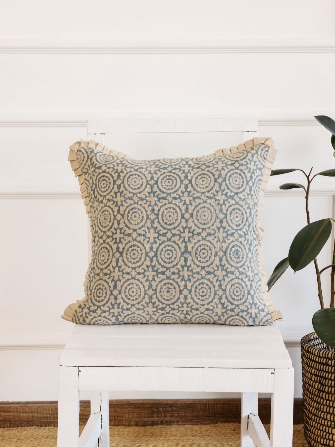 

Aura Blue & Off White Set of 2 Floral Velvet Square Cushion Covers