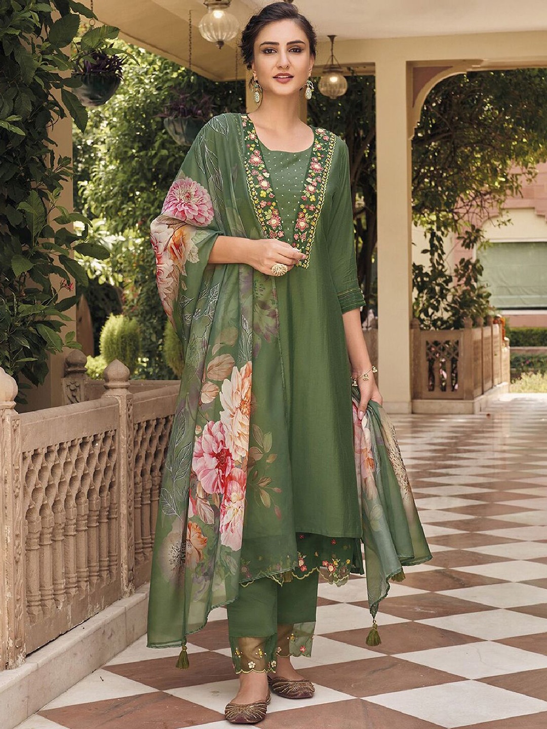 

Yara Creation Floral Embroidered Round Neck Chanderi Silk Kurta & Trouser & Dupatta, Green