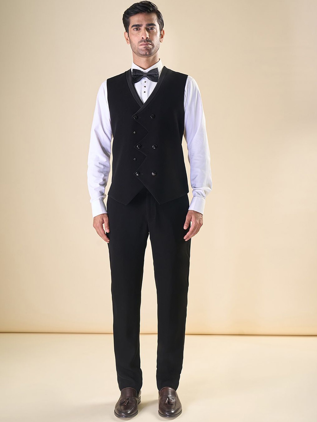 

Aryavir Malhotra Men Embroidered Tuxedo 5 Piece Formal Suit, Black
