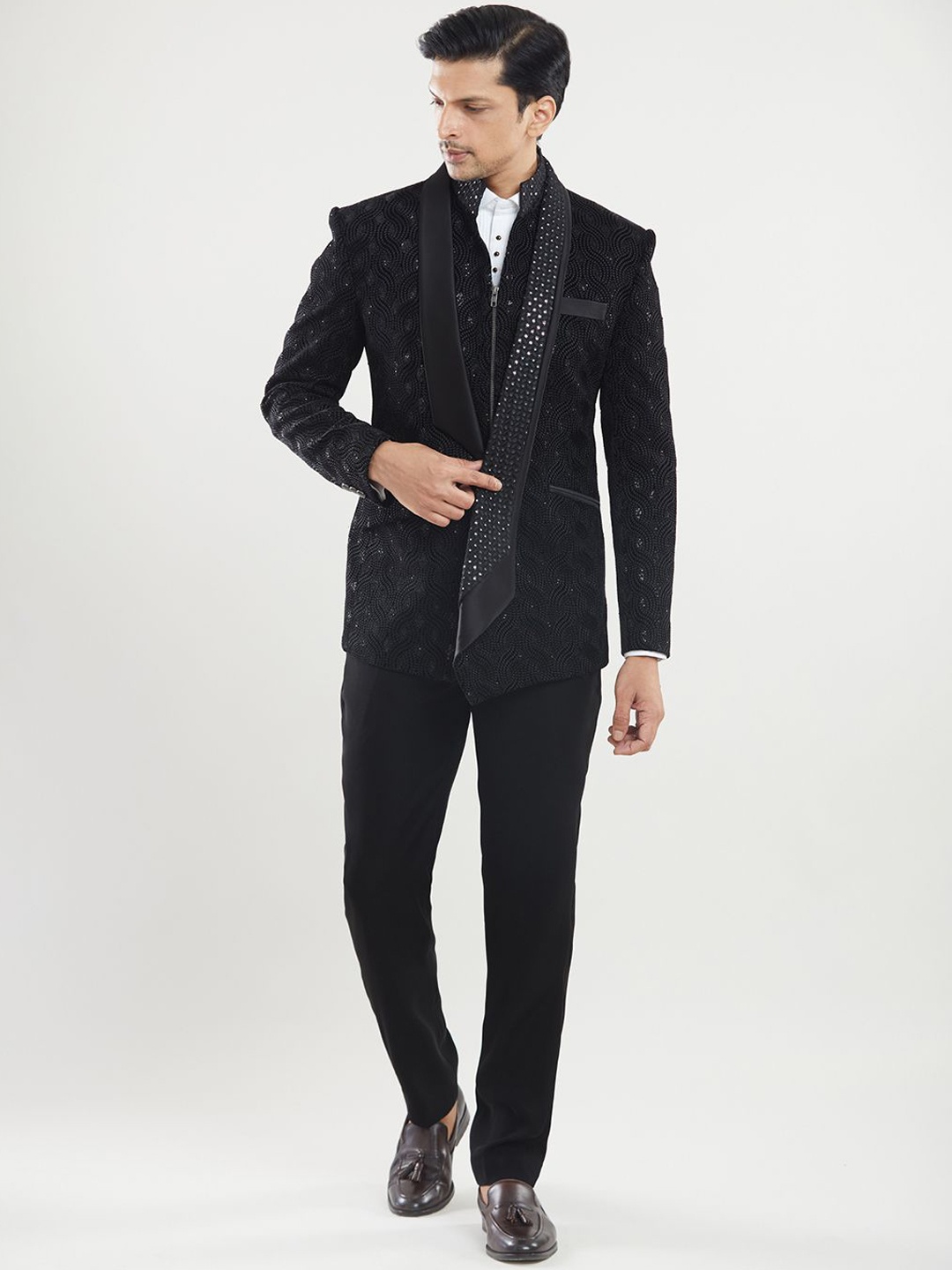 

Aryavir Malhotra Men Single-Breasted 4-Piece Suit, Black