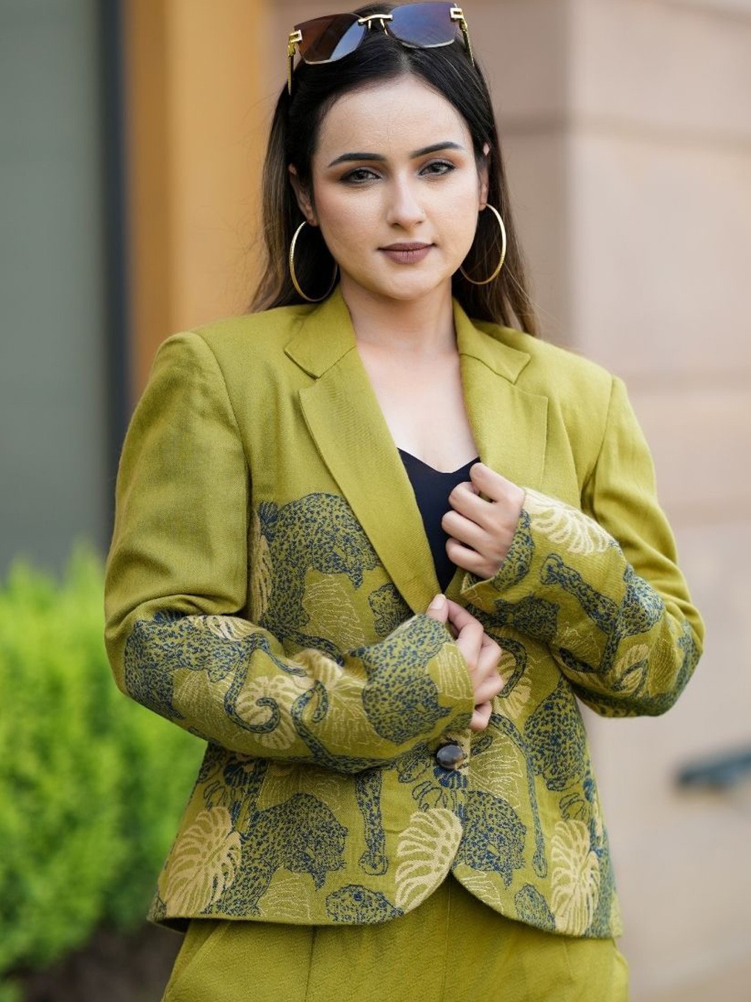 

HOUSE OF KIRNA'S WITH LOGO OF HOK Printed Blazer With Trousers Co-Ords, Olive