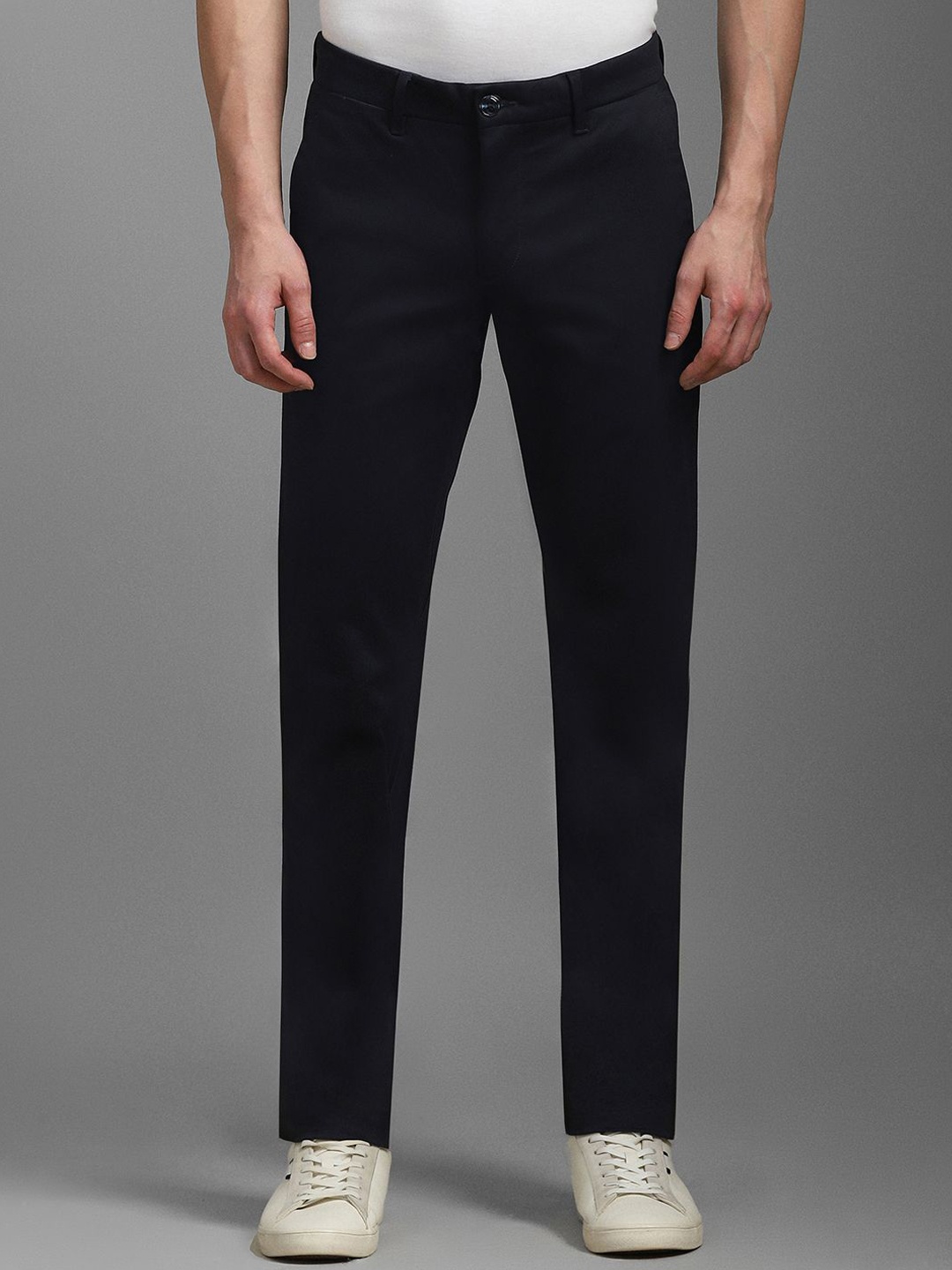 

Louis Philippe Sport Men Slim Fit Regular Trousers, Black