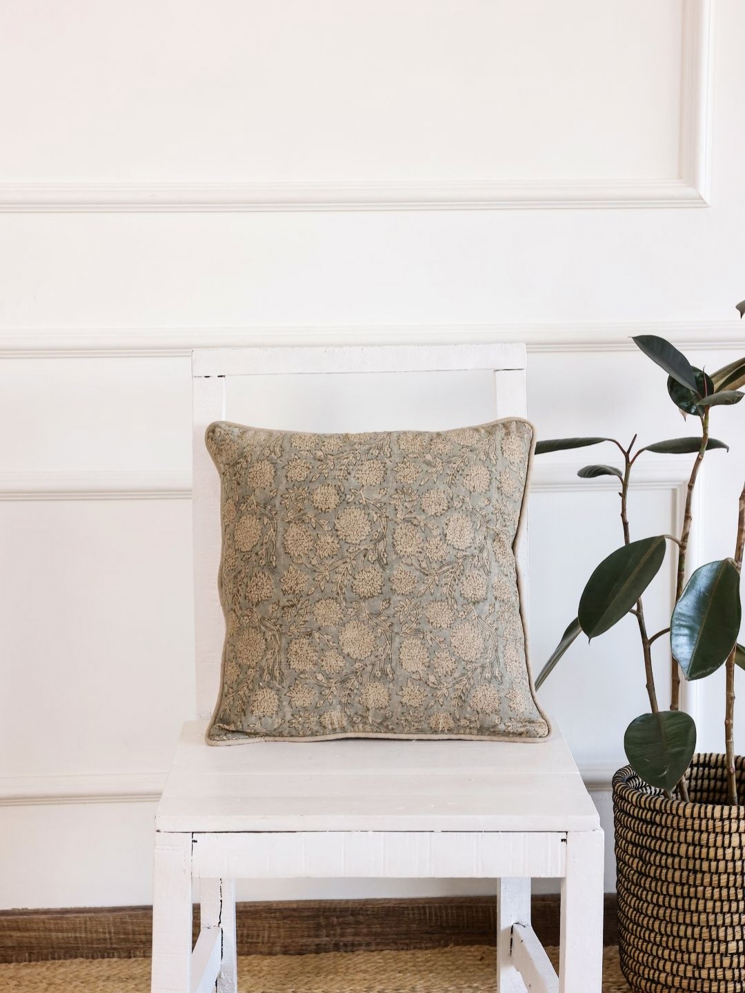 

Aura Brown Set of 2 Floral Velvet Square Cushion Covers